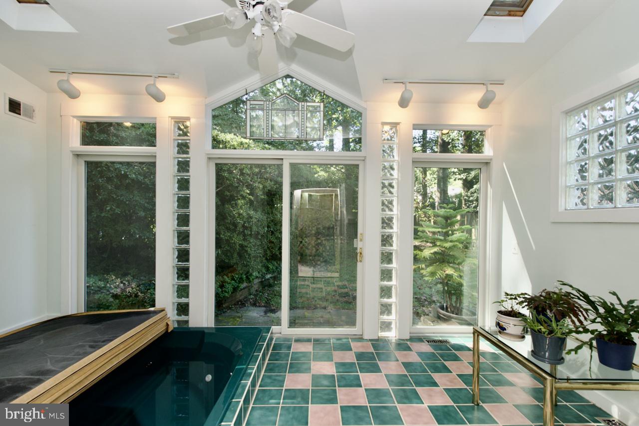 FALLS CHURCH, Virginia 22042, 4 Bedrooms Bedrooms, ,2 BathroomsBathrooms,Residential,For sale,VAFX2249018 MLS # VAFX2249018