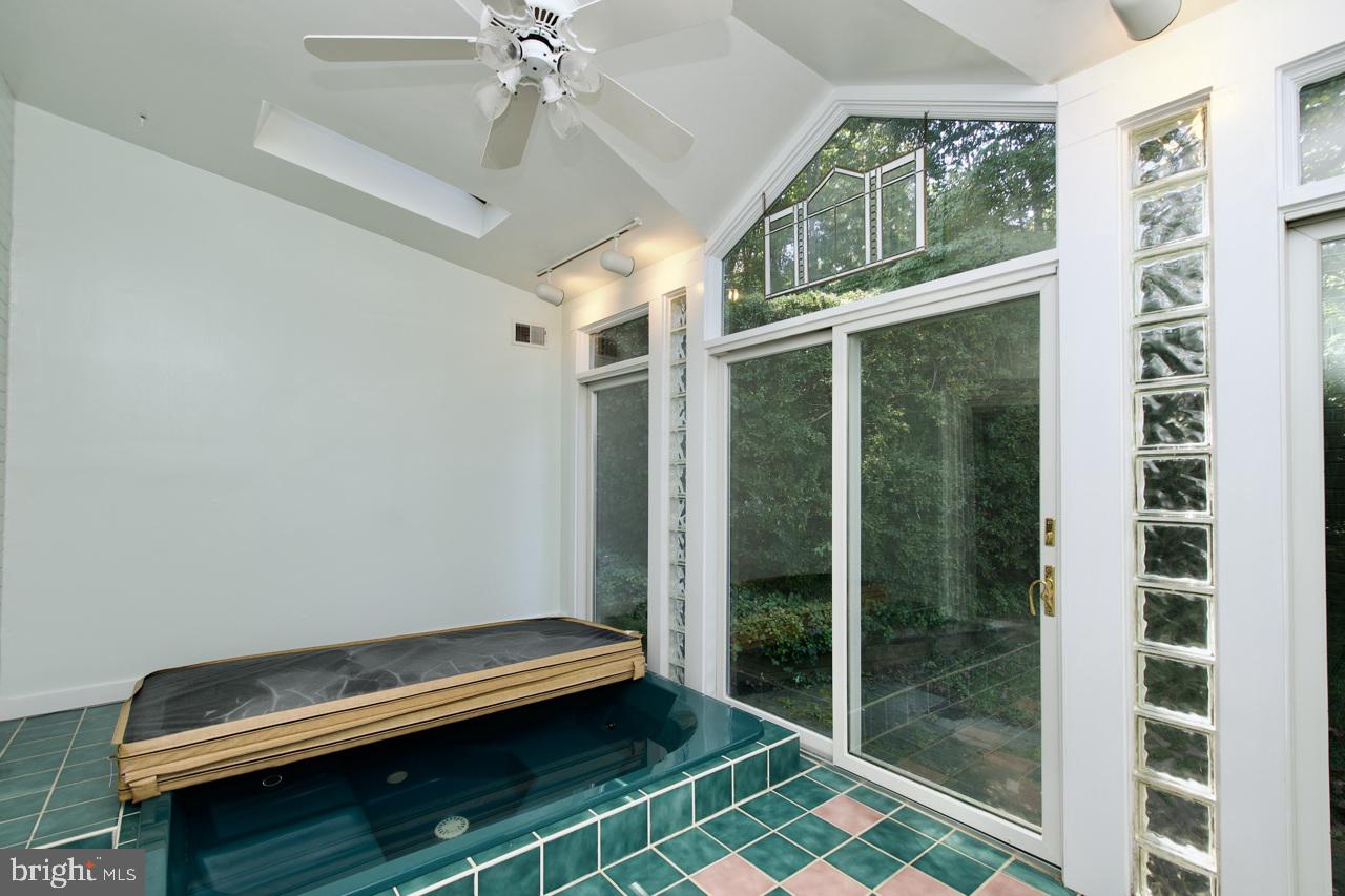 FALLS CHURCH, Virginia 22042, 4 Bedrooms Bedrooms, ,2 BathroomsBathrooms,Residential,For sale,VAFX2249018 MLS # VAFX2249018