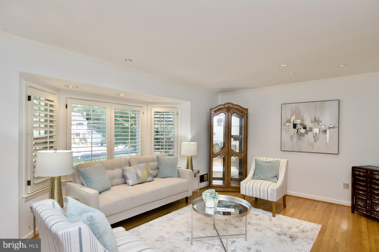 FALLS CHURCH, Virginia 22042, 4 Bedrooms Bedrooms, ,2 BathroomsBathrooms,Residential,For sale,VAFX2249018 MLS # VAFX2249018