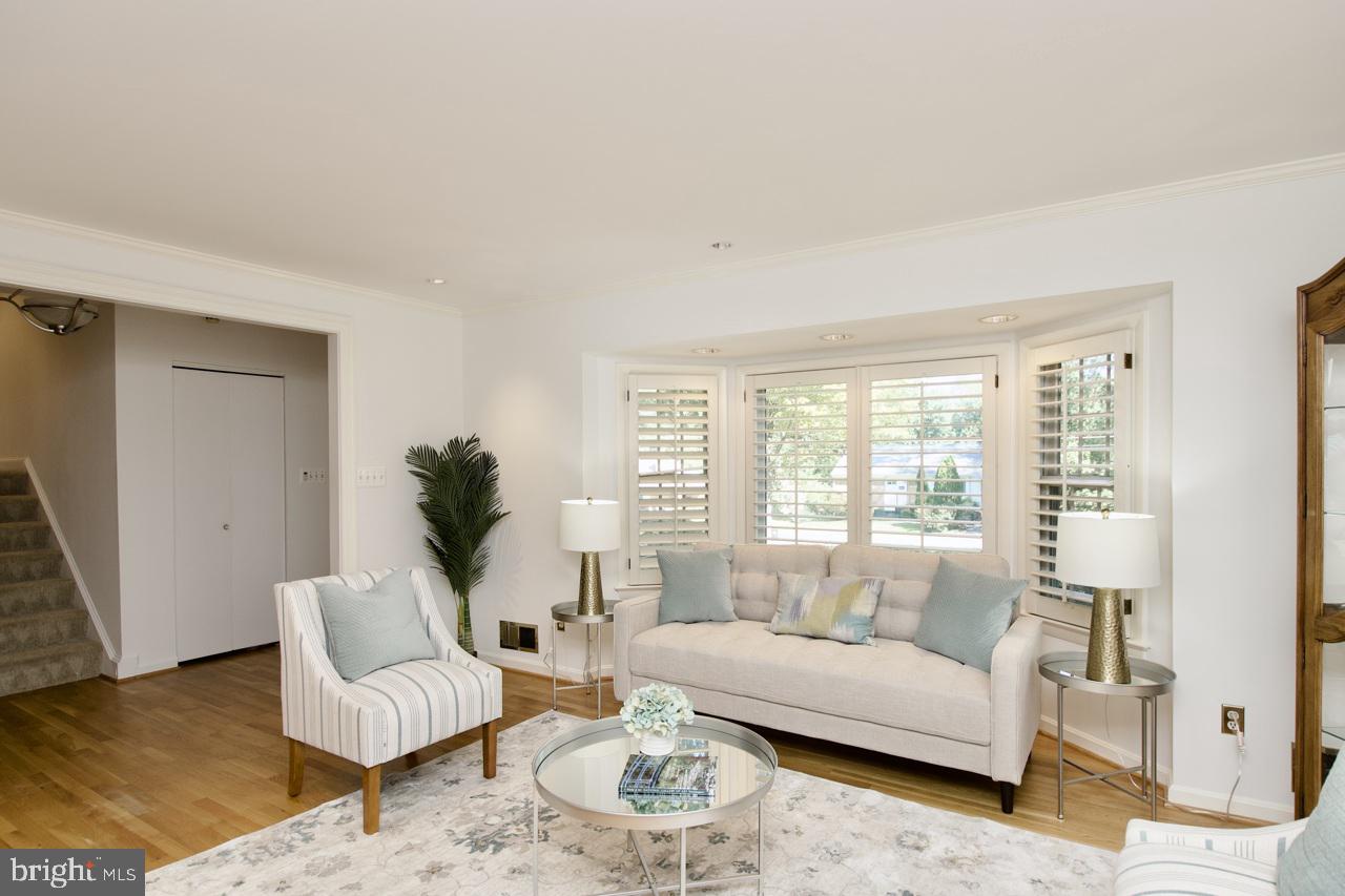 FALLS CHURCH, Virginia 22042, 4 Bedrooms Bedrooms, ,2 BathroomsBathrooms,Residential,For sale,VAFX2249018 MLS # VAFX2249018