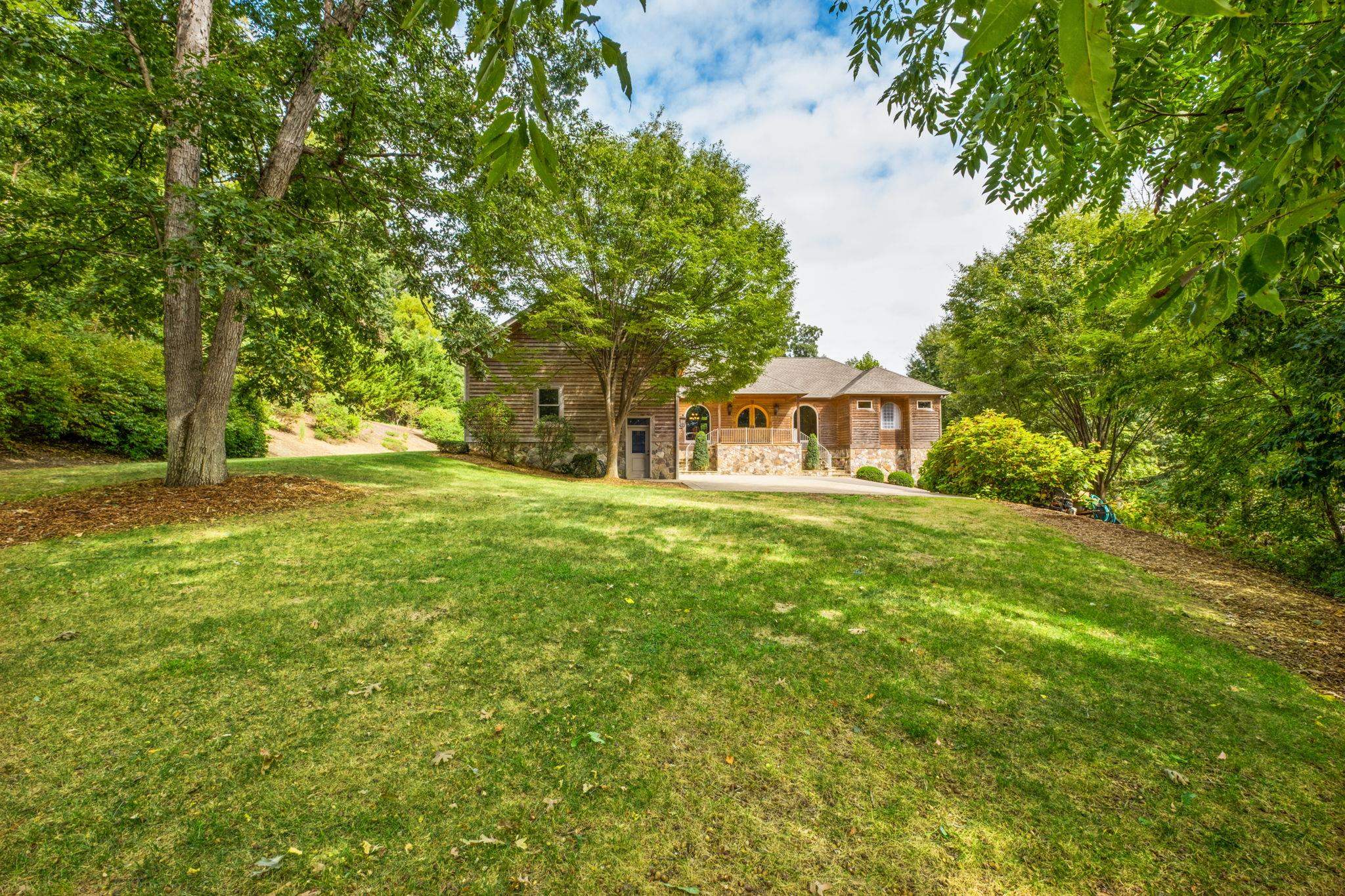 8313 ROCK HILL LN, LINVILLE, Virginia 22834, 6 Bedrooms Bedrooms, ,4 BathroomsBathrooms,Residential,8313 ROCK HILL LN,669013 MLS # 669013