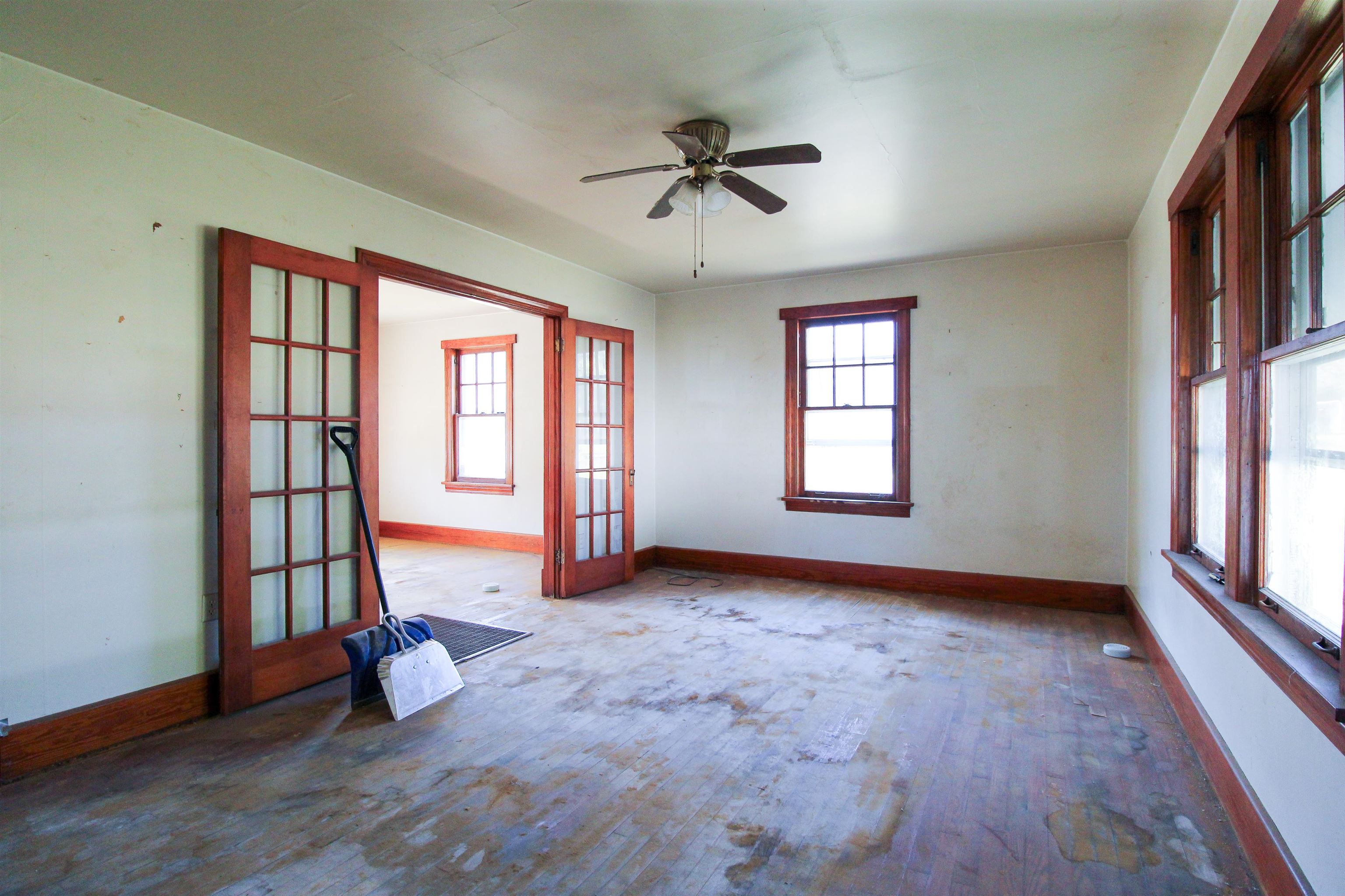 489 LEE JACKSON HWY, STAUNTON, Virginia 24401, 3 Bedrooms Bedrooms, ,1 BathroomBathrooms,Residential,489 LEE JACKSON HWY,669033 MLS # 669033