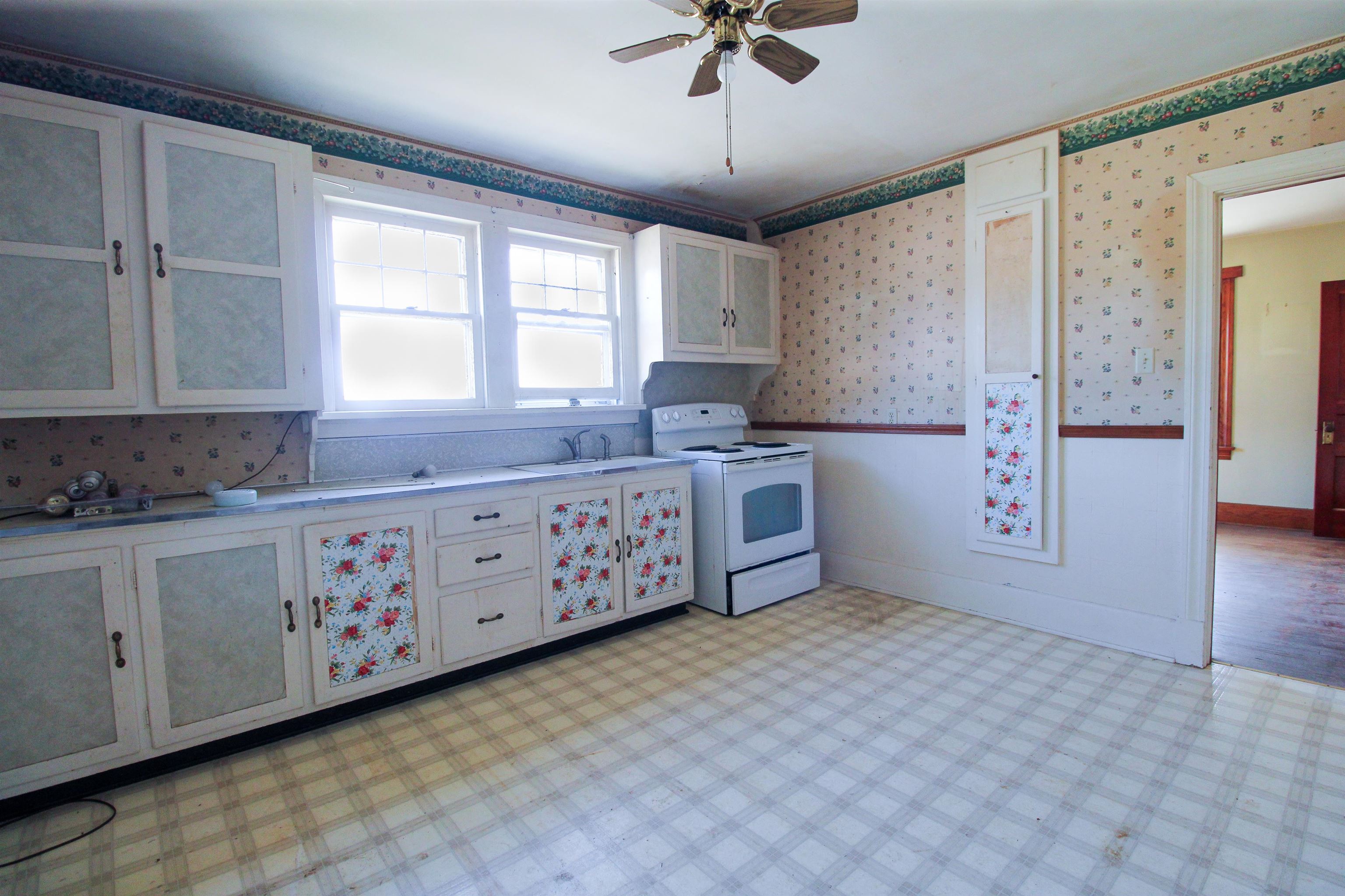 489 LEE JACKSON HWY, STAUNTON, Virginia 24401, 3 Bedrooms Bedrooms, ,1 BathroomBathrooms,Residential,489 LEE JACKSON HWY,669033 MLS # 669033