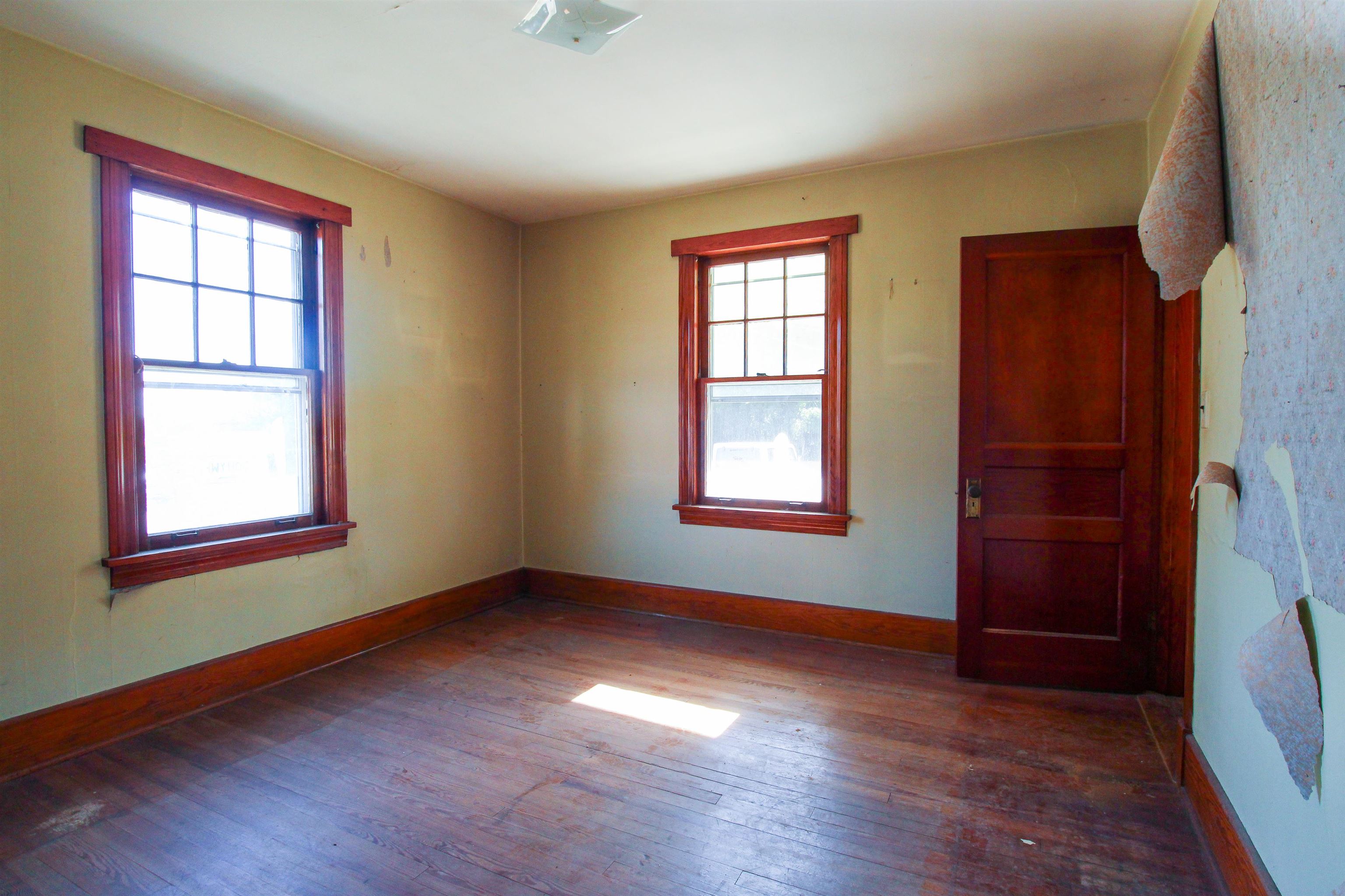489 LEE JACKSON HWY, STAUNTON, Virginia 24401, 3 Bedrooms Bedrooms, ,1 BathroomBathrooms,Residential,489 LEE JACKSON HWY,669033 MLS # 669033