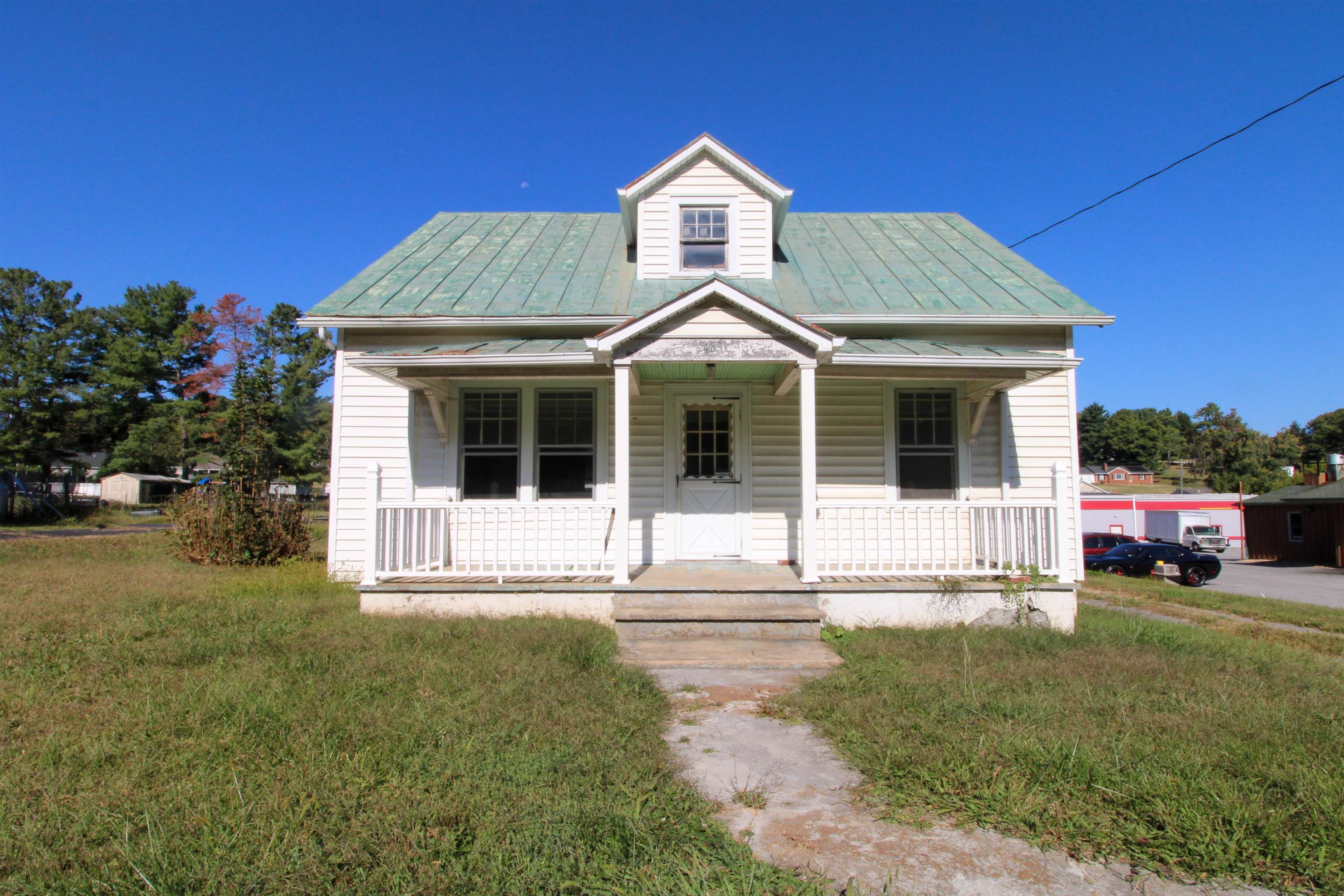 489 LEE JACKSON HWY, STAUNTON, Virginia 24401, 3 Bedrooms Bedrooms, ,1 BathroomBathrooms,Residential,489 LEE JACKSON HWY,669033 MLS # 669033