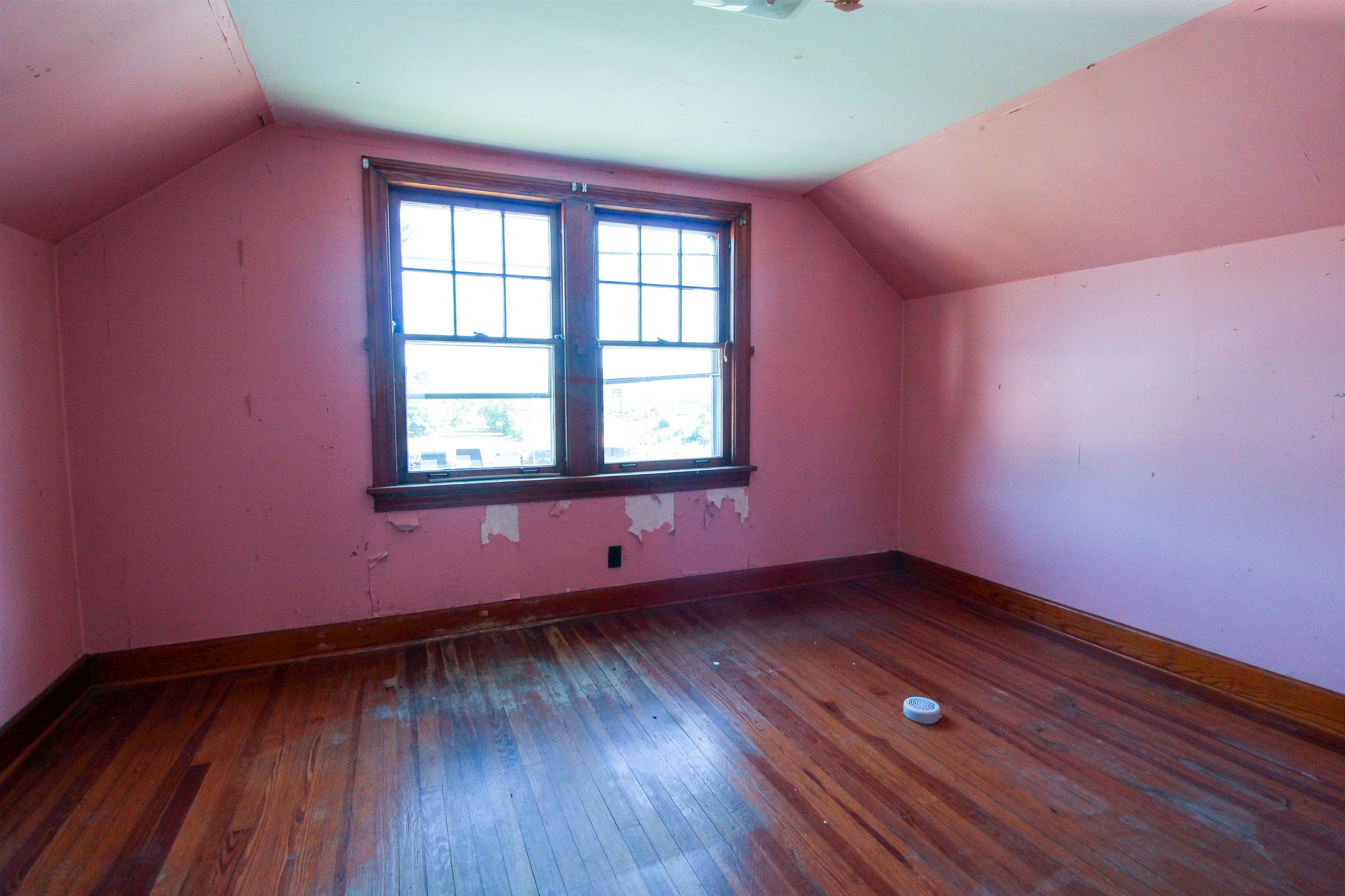 489 LEE JACKSON HWY, STAUNTON, Virginia 24401, 3 Bedrooms Bedrooms, ,1 BathroomBathrooms,Residential,489 LEE JACKSON HWY,669033 MLS # 669033