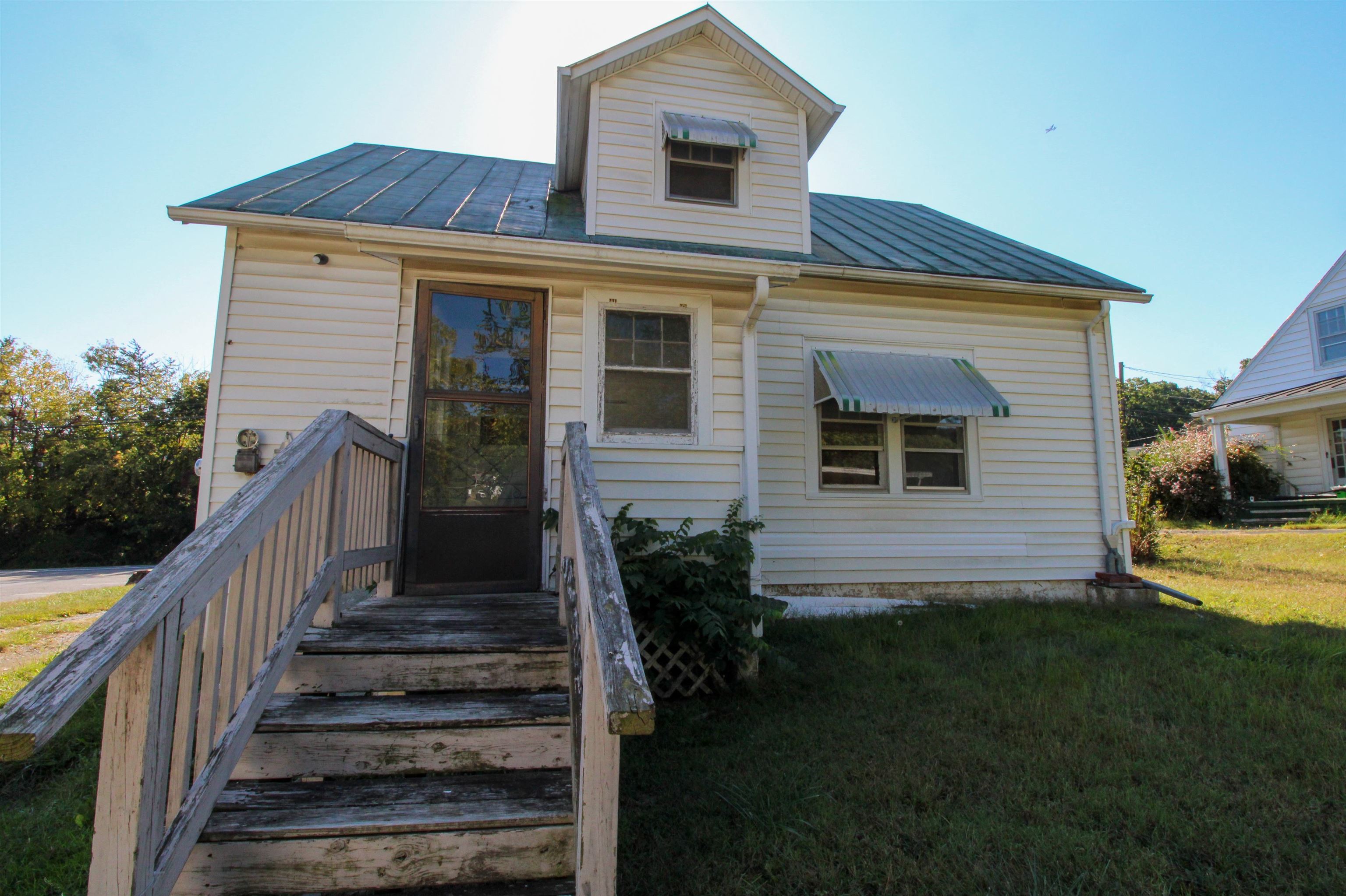 489 LEE JACKSON HWY, STAUNTON, Virginia 24401, 3 Bedrooms Bedrooms, ,1 BathroomBathrooms,Residential,489 LEE JACKSON HWY,669033 MLS # 669033