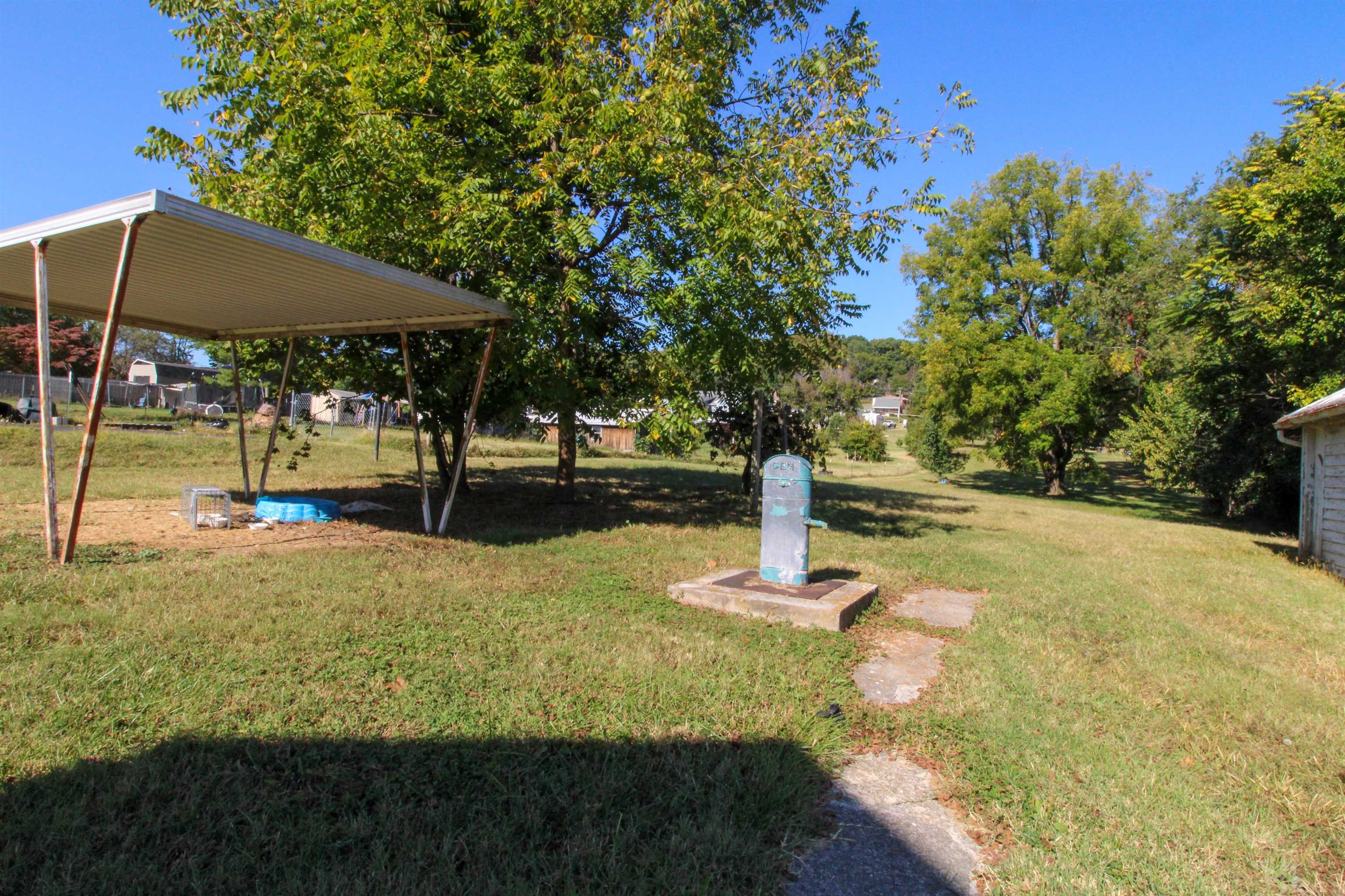 489 LEE JACKSON HWY, STAUNTON, Virginia 24401, 3 Bedrooms Bedrooms, ,1 BathroomBathrooms,Residential,489 LEE JACKSON HWY,669033 MLS # 669033