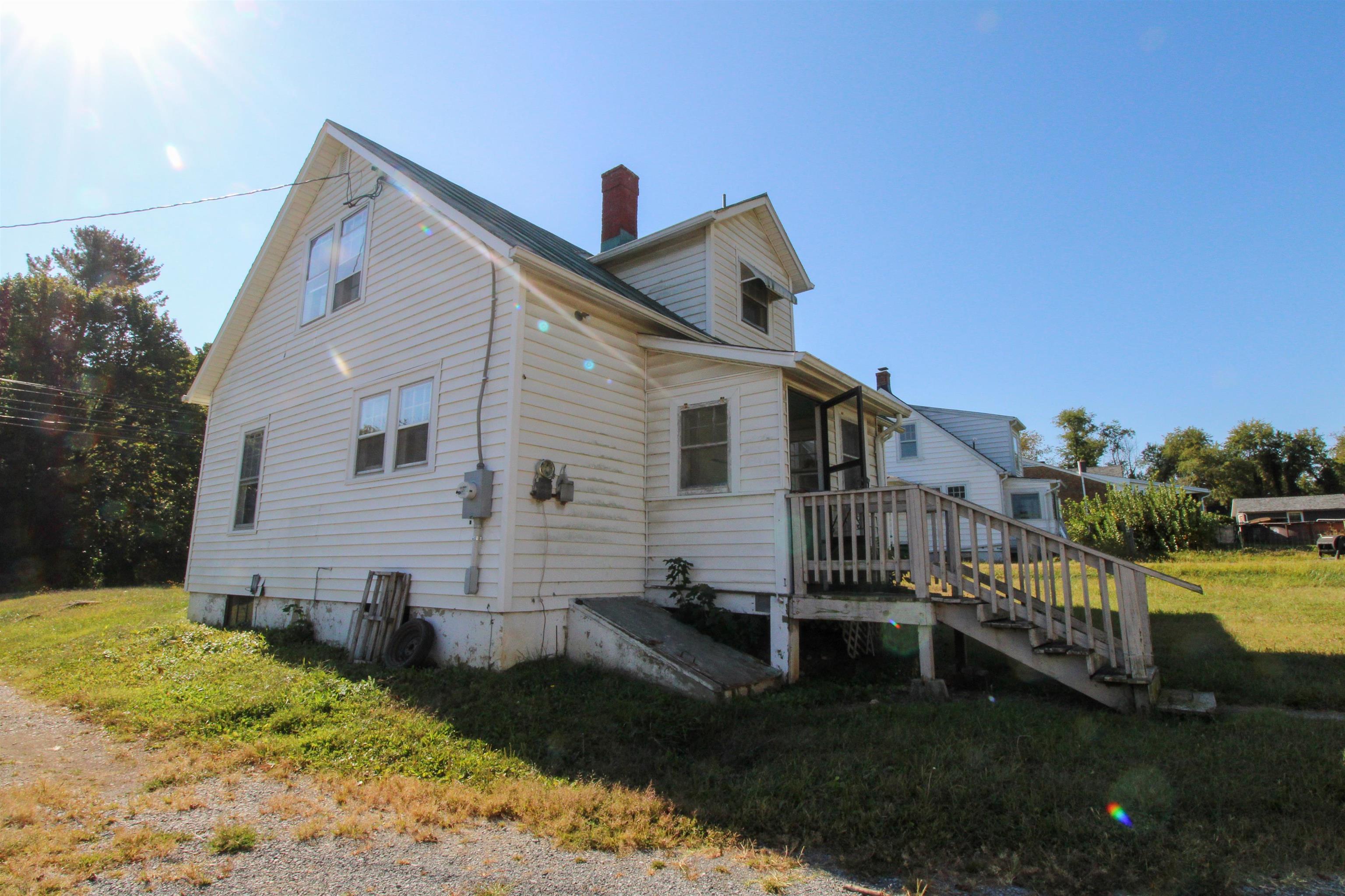 489 LEE JACKSON HWY, STAUNTON, Virginia 24401, 3 Bedrooms Bedrooms, ,1 BathroomBathrooms,Residential,489 LEE JACKSON HWY,669033 MLS # 669033