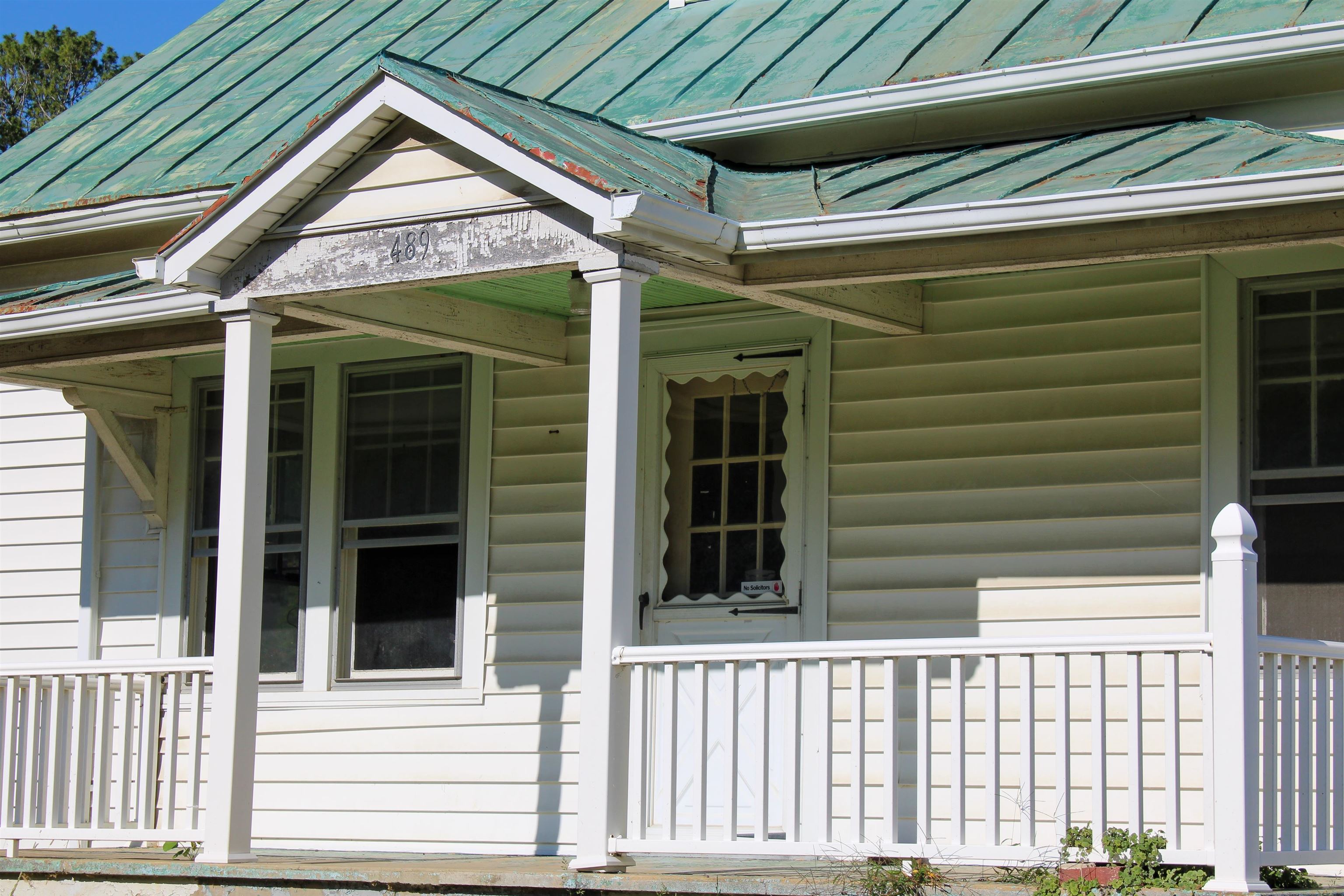 489 LEE JACKSON HWY, STAUNTON, Virginia 24401, 3 Bedrooms Bedrooms, ,1 BathroomBathrooms,Residential,489 LEE JACKSON HWY,669033 MLS # 669033