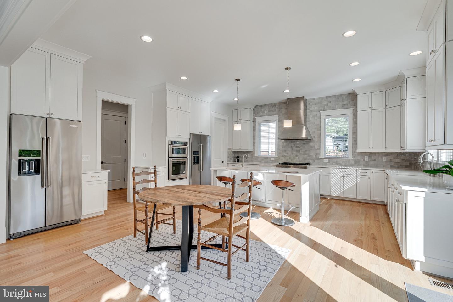 6501 DIVINE ST, MCLEAN, Virginia 22101, 7 Bedrooms Bedrooms, ,6 BathroomsBathrooms,Residential,For sale,6501 DIVINE ST,VAFX2261258 MLS # VAFX2261258