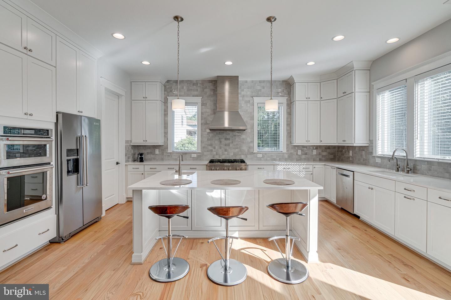 6501 DIVINE ST, MCLEAN, Virginia 22101, 7 Bedrooms Bedrooms, ,6 BathroomsBathrooms,Residential,For sale,6501 DIVINE ST,VAFX2261258 MLS # VAFX2261258