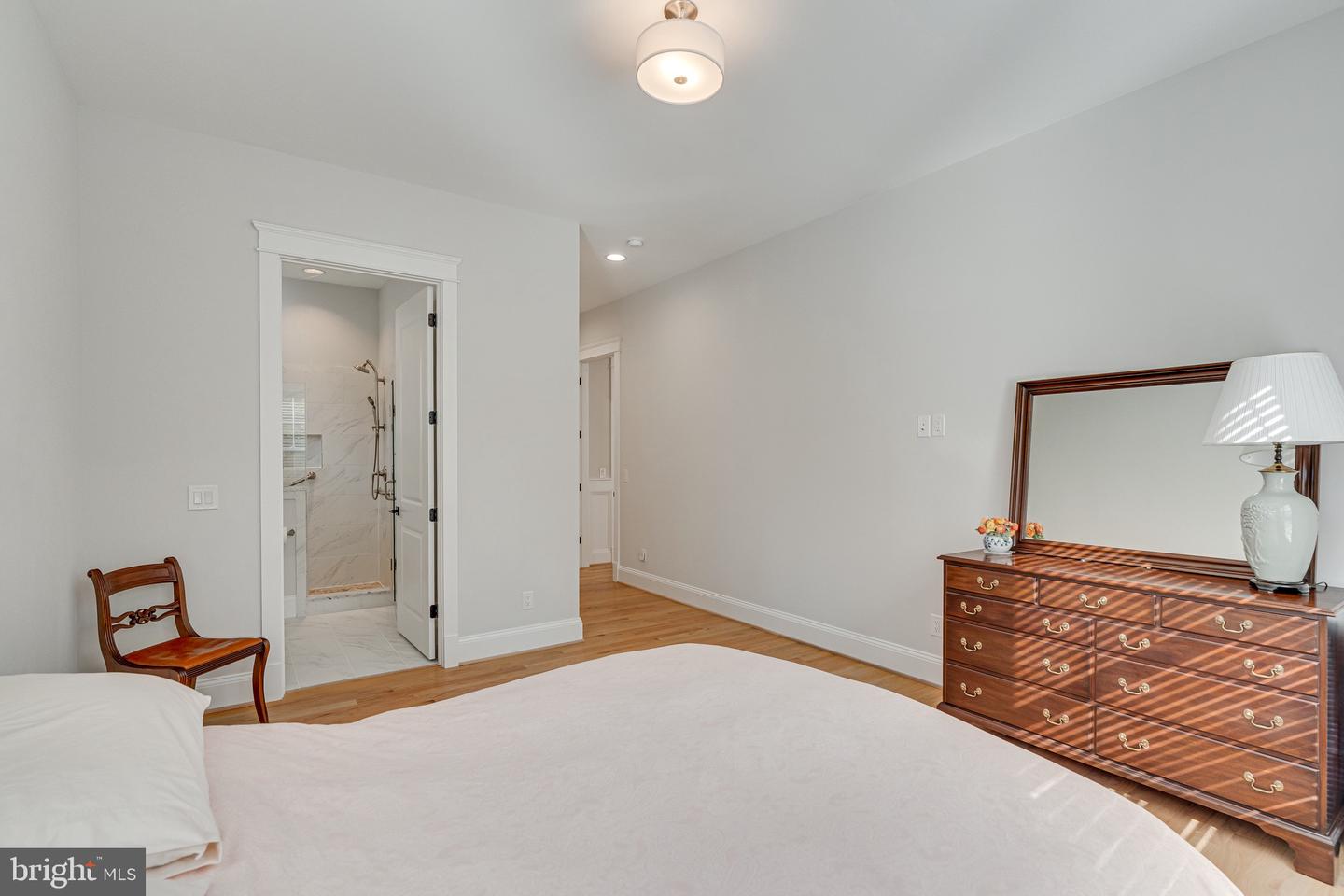 6501 DIVINE ST, MCLEAN, Virginia 22101, 7 Bedrooms Bedrooms, ,6 BathroomsBathrooms,Residential,For sale,6501 DIVINE ST,VAFX2261258 MLS # VAFX2261258