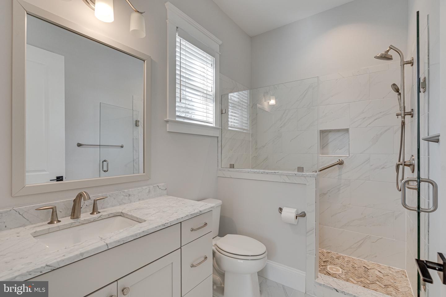 6501 DIVINE ST, MCLEAN, Virginia 22101, 7 Bedrooms Bedrooms, ,6 BathroomsBathrooms,Residential,For sale,6501 DIVINE ST,VAFX2261258 MLS # VAFX2261258