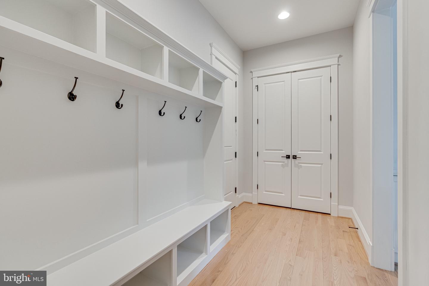 6501 DIVINE ST, MCLEAN, Virginia 22101, 7 Bedrooms Bedrooms, ,6 BathroomsBathrooms,Residential,For sale,6501 DIVINE ST,VAFX2261258 MLS # VAFX2261258