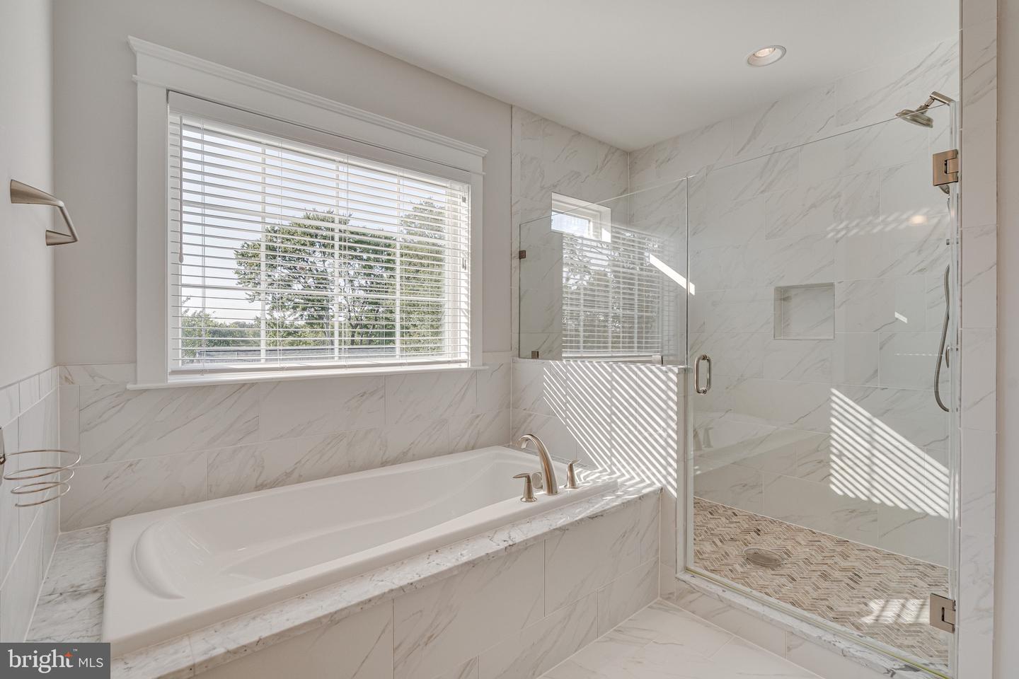 6501 DIVINE ST, MCLEAN, Virginia 22101, 7 Bedrooms Bedrooms, ,6 BathroomsBathrooms,Residential,For sale,6501 DIVINE ST,VAFX2261258 MLS # VAFX2261258