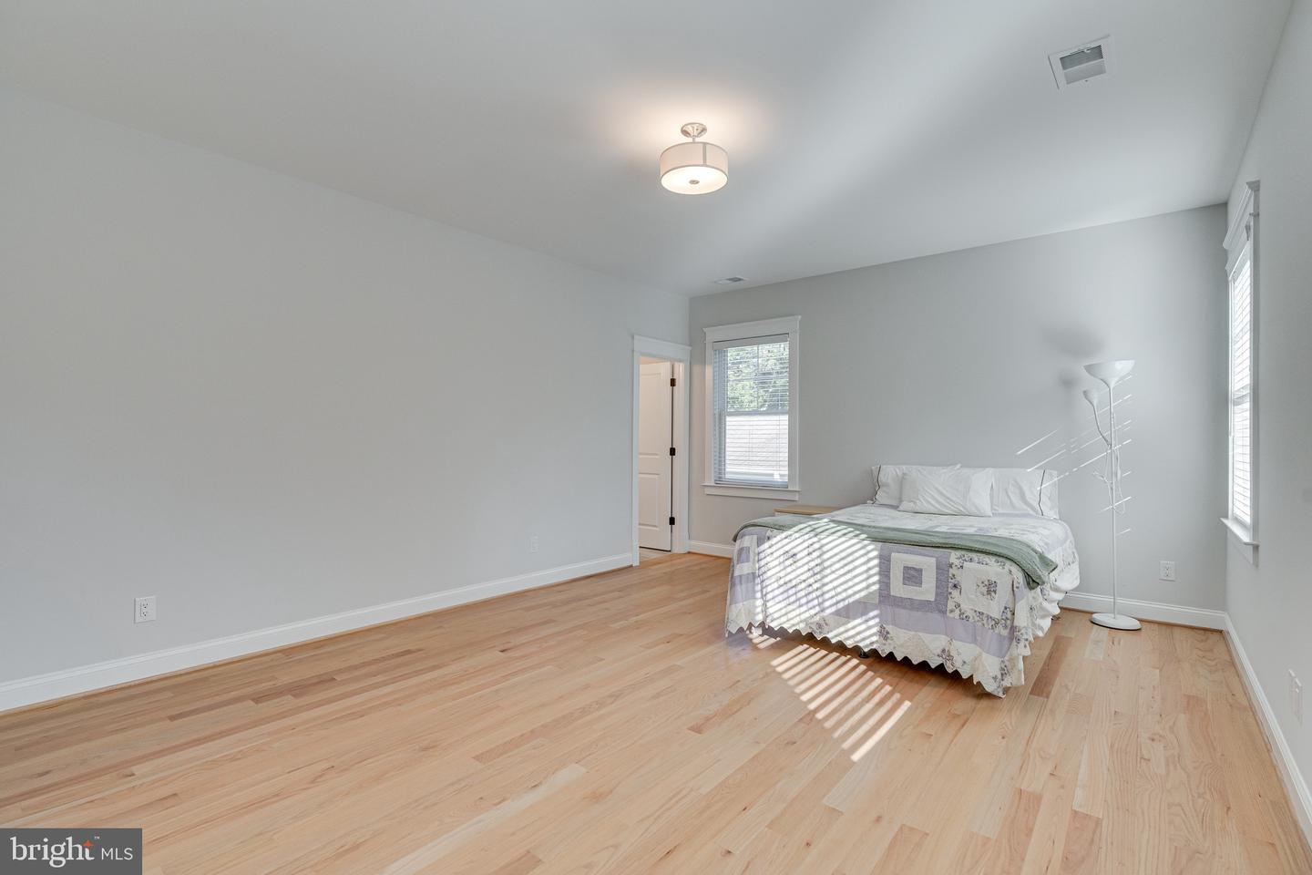 6501 DIVINE ST, MCLEAN, Virginia 22101, 7 Bedrooms Bedrooms, ,6 BathroomsBathrooms,Residential,For sale,6501 DIVINE ST,VAFX2261258 MLS # VAFX2261258