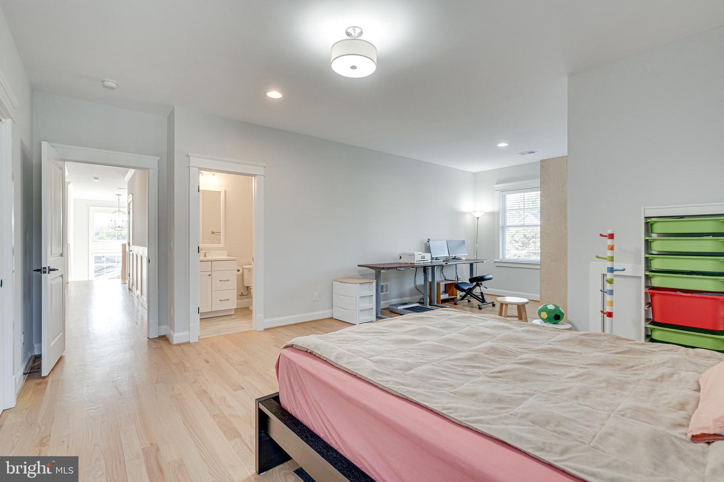 6501 DIVINE ST, MCLEAN, Virginia 22101, 7 Bedrooms Bedrooms, ,6 BathroomsBathrooms,Residential,For sale,6501 DIVINE ST,VAFX2261258 MLS # VAFX2261258