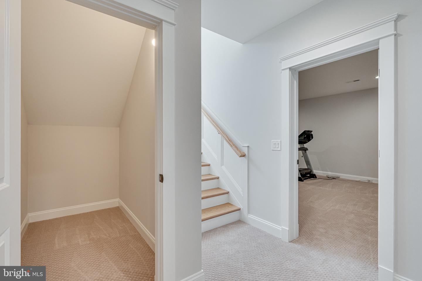 6501 DIVINE ST, MCLEAN, Virginia 22101, 7 Bedrooms Bedrooms, ,6 BathroomsBathrooms,Residential,For sale,6501 DIVINE ST,VAFX2261258 MLS # VAFX2261258