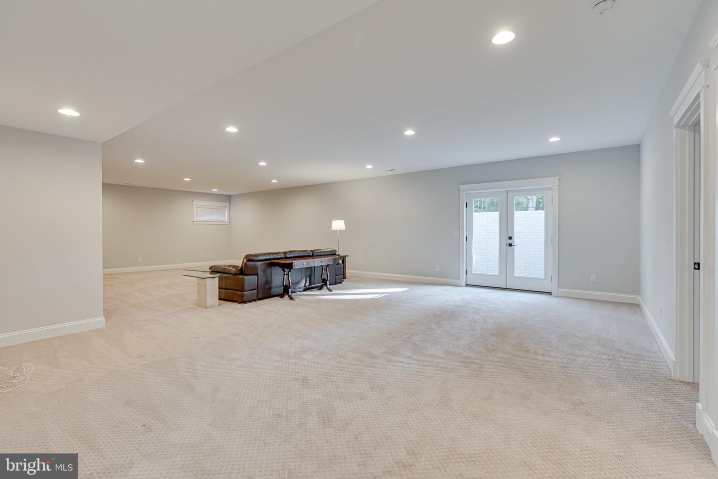 6501 DIVINE ST, MCLEAN, Virginia 22101, 7 Bedrooms Bedrooms, ,6 BathroomsBathrooms,Residential,For sale,6501 DIVINE ST,VAFX2261258 MLS # VAFX2261258