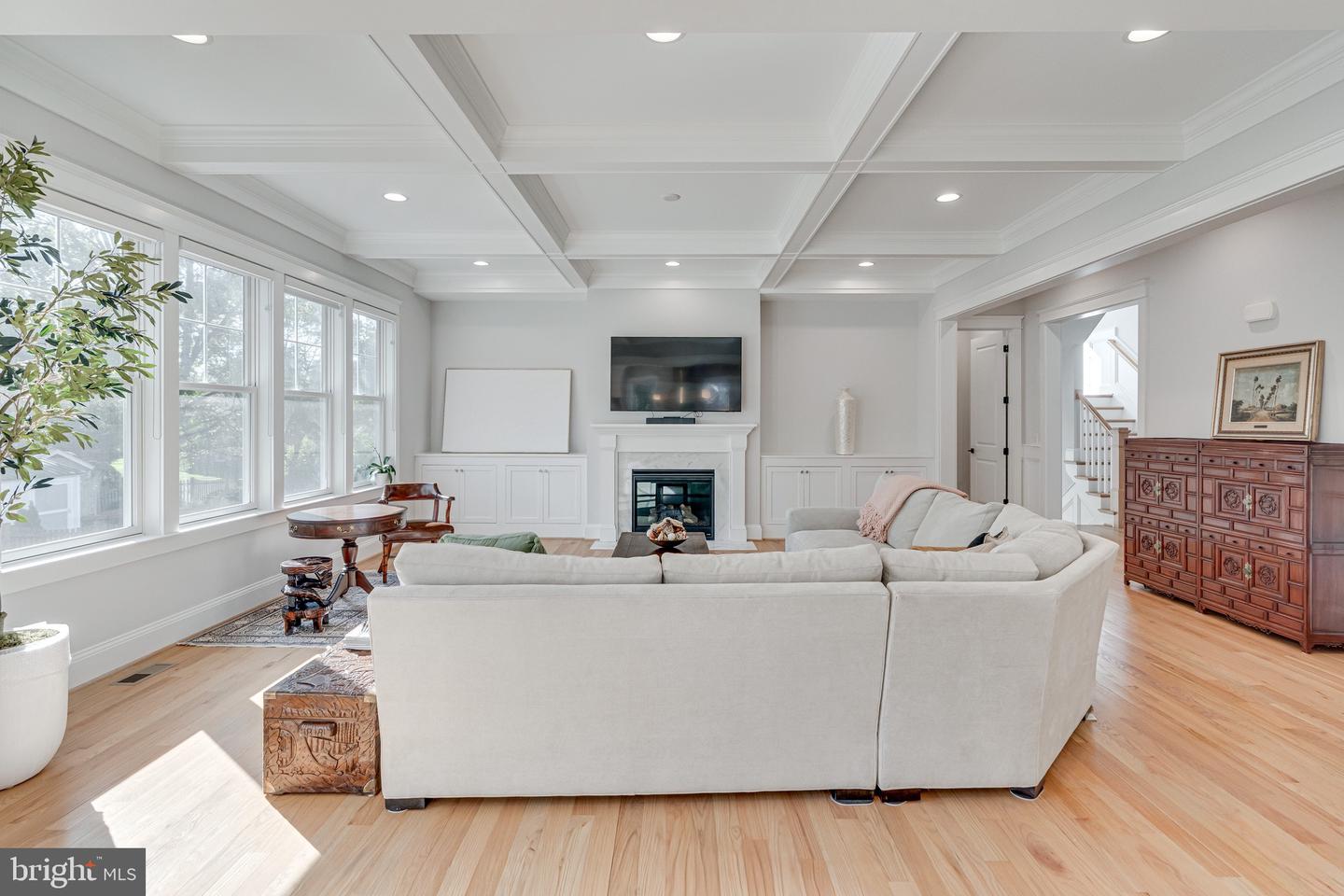 6501 DIVINE ST, MCLEAN, Virginia 22101, 7 Bedrooms Bedrooms, ,6 BathroomsBathrooms,Residential,For sale,6501 DIVINE ST,VAFX2261258 MLS # VAFX2261258