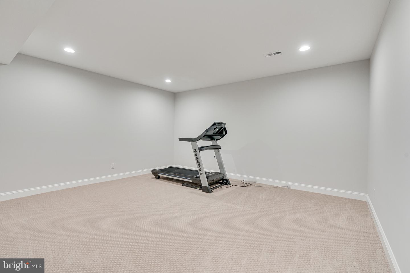 6501 DIVINE ST, MCLEAN, Virginia 22101, 7 Bedrooms Bedrooms, ,6 BathroomsBathrooms,Residential,For sale,6501 DIVINE ST,VAFX2261258 MLS # VAFX2261258