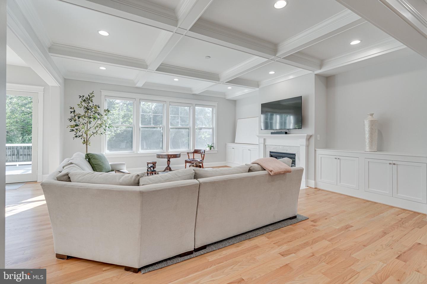6501 DIVINE ST, MCLEAN, Virginia 22101, 7 Bedrooms Bedrooms, ,6 BathroomsBathrooms,Residential,For sale,6501 DIVINE ST,VAFX2261258 MLS # VAFX2261258
