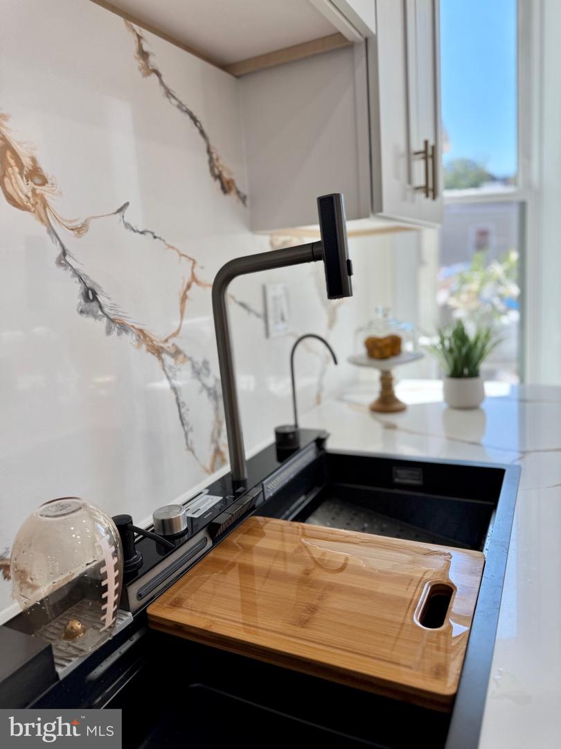 607 K ST NE, WASHINGTON, District Of Columbia 20002, 4 Bedrooms Bedrooms, ,3 BathroomsBathrooms,Residential,For sale,607 K ST NE,DCDC2216456 MLS # DCDC2216456