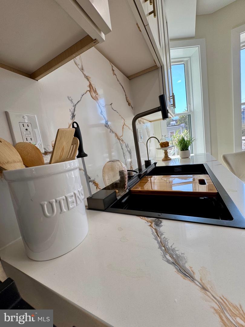 607 K ST NE, WASHINGTON, District Of Columbia 20002, 4 Bedrooms Bedrooms, ,3 BathroomsBathrooms,Residential,For sale,607 K ST NE,DCDC2216456 MLS # DCDC2216456