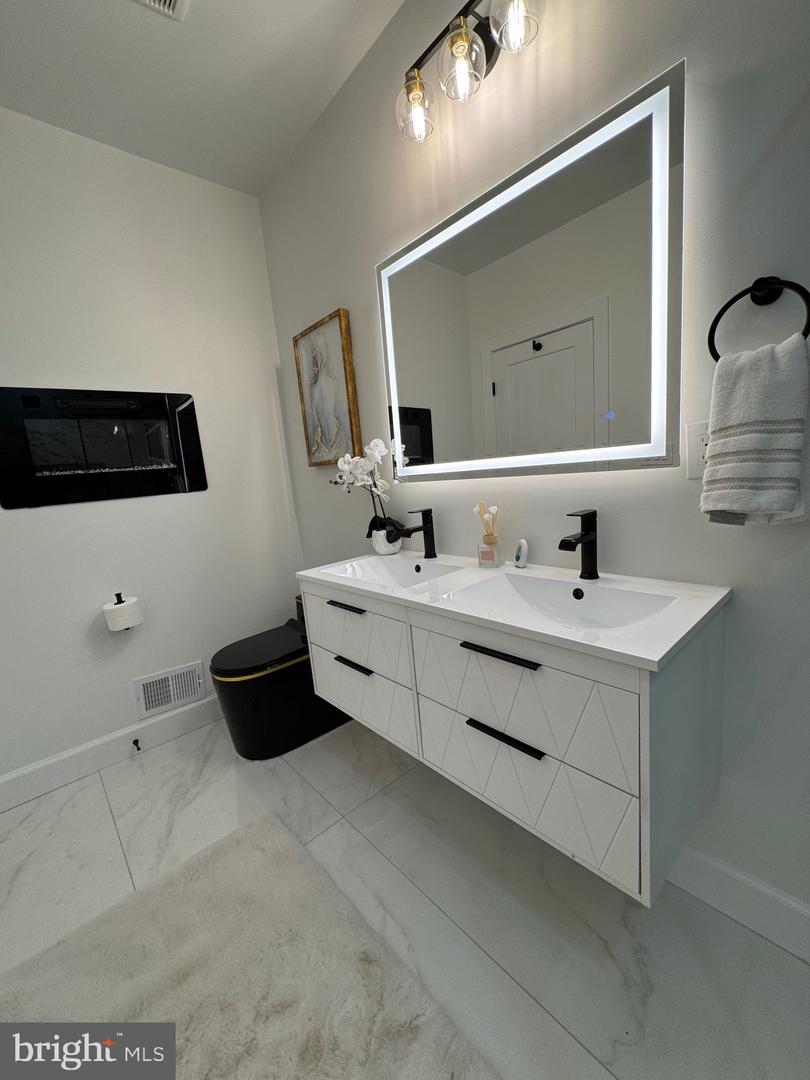 607 K ST NE, WASHINGTON, District Of Columbia 20002, 4 Bedrooms Bedrooms, ,3 BathroomsBathrooms,Residential,For sale,607 K ST NE,DCDC2216456 MLS # DCDC2216456