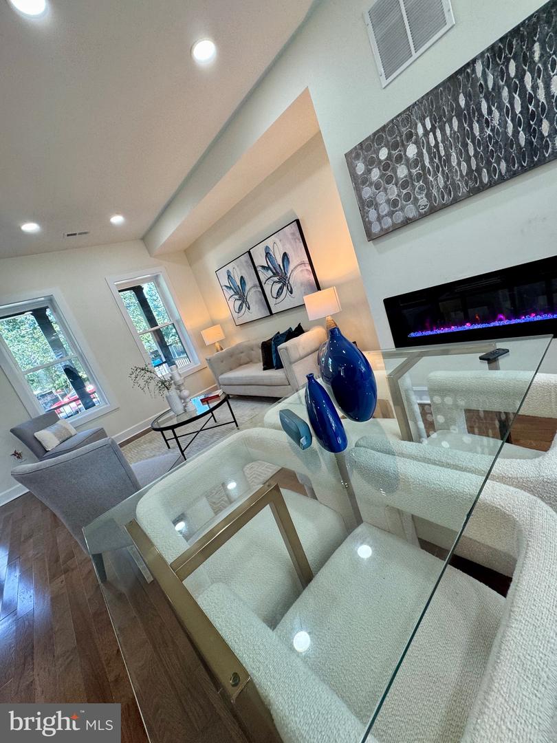 607 K ST NE, WASHINGTON, District Of Columbia 20002, 4 Bedrooms Bedrooms, ,3 BathroomsBathrooms,Residential,For sale,607 K ST NE,DCDC2216456 MLS # DCDC2216456