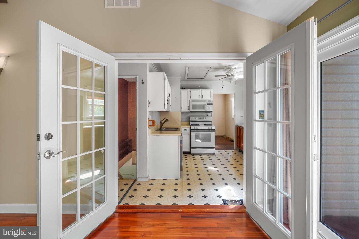 6436 MAPLEWOOD DR, FALLS CHURCH, Virginia 22041, 4 Bedrooms Bedrooms, ,2 BathroomsBathrooms,Residential,For sale,6436 MAPLEWOOD DR,VAFX2264190 MLS # VAFX2264190
