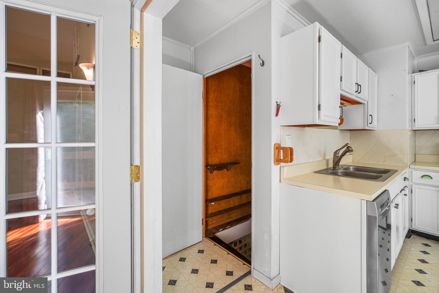6436 MAPLEWOOD DR, FALLS CHURCH, Virginia 22041, 4 Bedrooms Bedrooms, ,2 BathroomsBathrooms,Residential,For sale,6436 MAPLEWOOD DR,VAFX2264190 MLS # VAFX2264190
