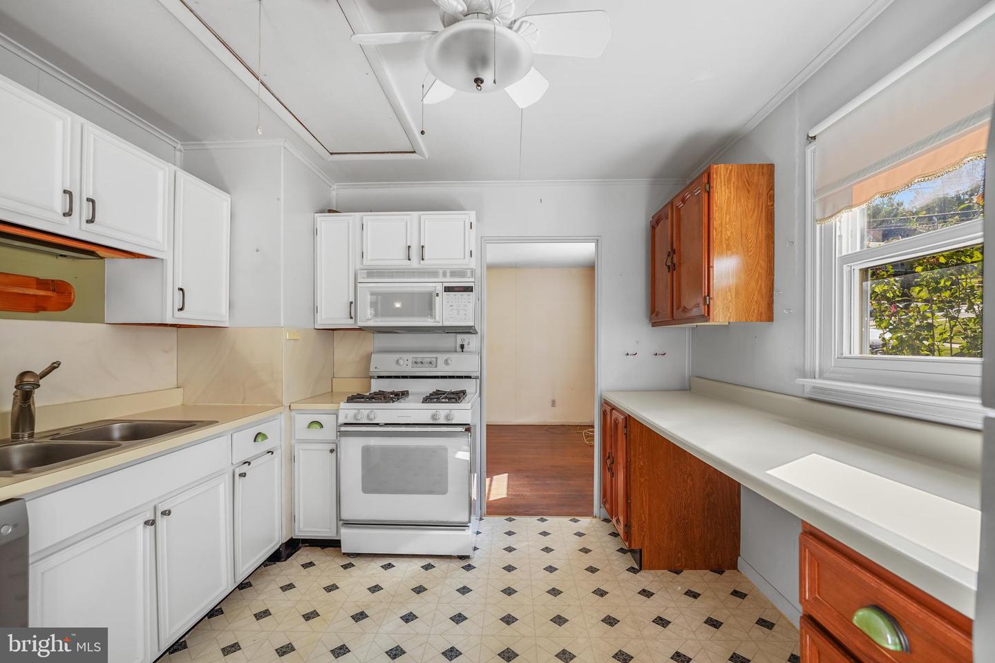 6436 MAPLEWOOD DR, FALLS CHURCH, Virginia 22041, 4 Bedrooms Bedrooms, ,2 BathroomsBathrooms,Residential,For sale,6436 MAPLEWOOD DR,VAFX2264190 MLS # VAFX2264190