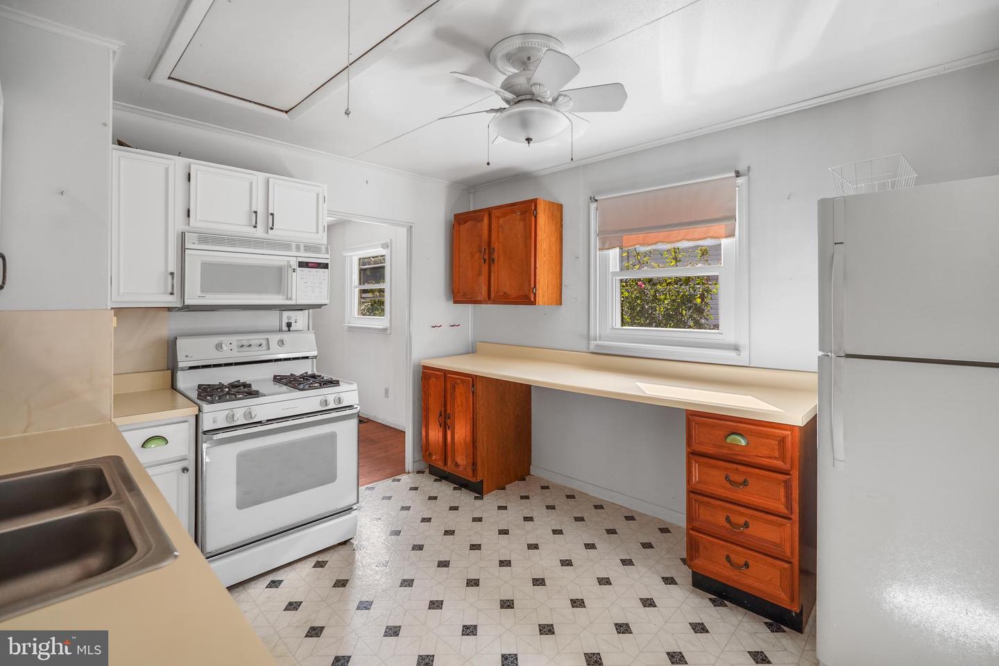 6436 MAPLEWOOD DR, FALLS CHURCH, Virginia 22041, 4 Bedrooms Bedrooms, ,2 BathroomsBathrooms,Residential,For sale,6436 MAPLEWOOD DR,VAFX2264190 MLS # VAFX2264190