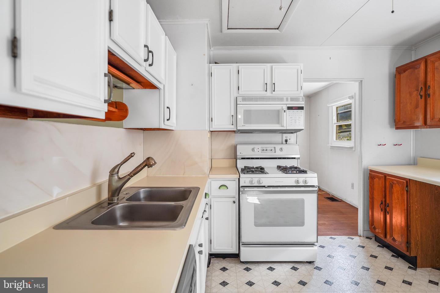 6436 MAPLEWOOD DR, FALLS CHURCH, Virginia 22041, 4 Bedrooms Bedrooms, ,2 BathroomsBathrooms,Residential,For sale,6436 MAPLEWOOD DR,VAFX2264190 MLS # VAFX2264190