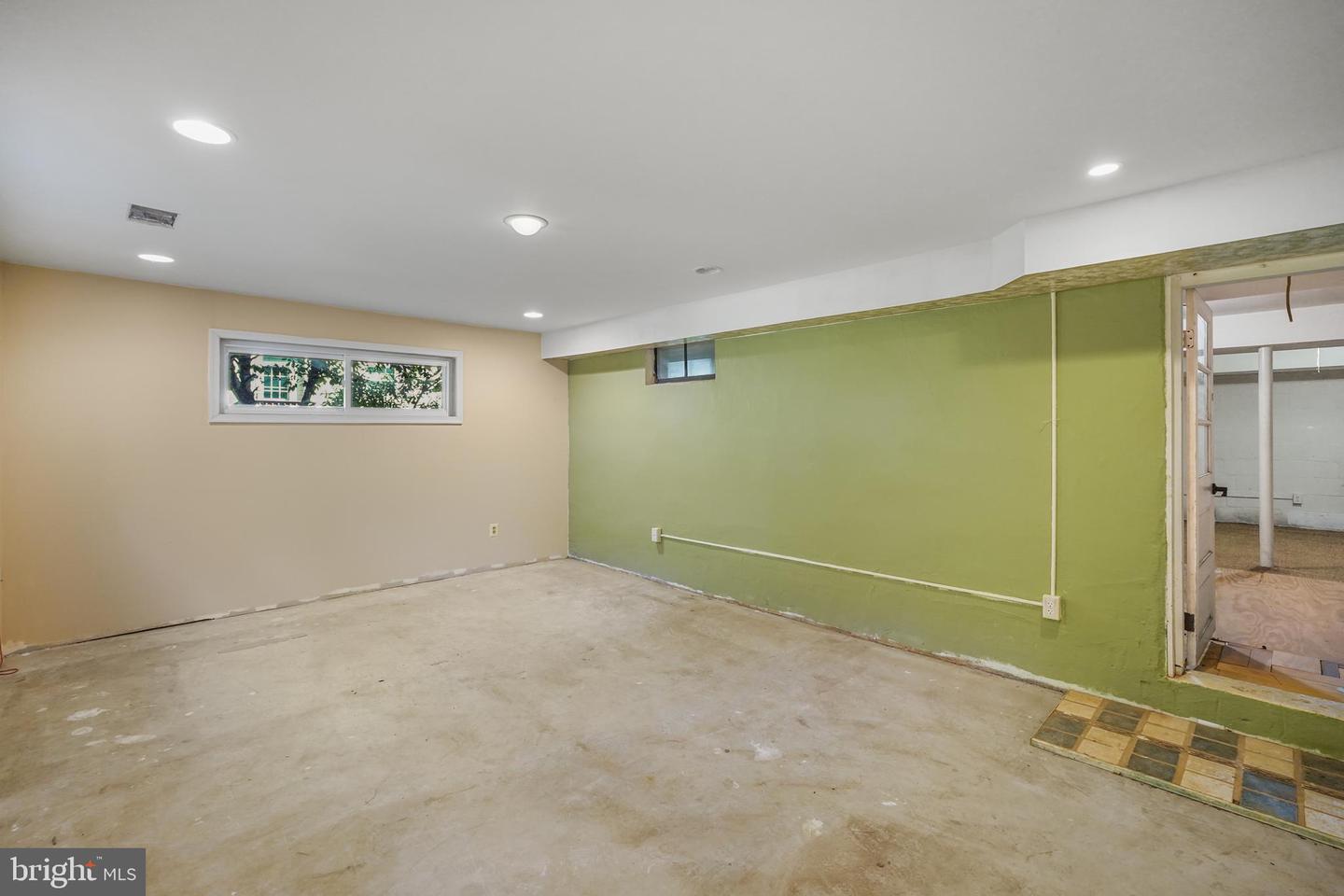 6436 MAPLEWOOD DR, FALLS CHURCH, Virginia 22041, 4 Bedrooms Bedrooms, ,2 BathroomsBathrooms,Residential,For sale,6436 MAPLEWOOD DR,VAFX2264190 MLS # VAFX2264190