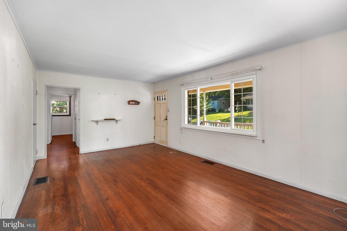 6436 MAPLEWOOD DR, FALLS CHURCH, Virginia 22041, 4 Bedrooms Bedrooms, ,2 BathroomsBathrooms,Residential,For sale,6436 MAPLEWOOD DR,VAFX2264190 MLS # VAFX2264190
