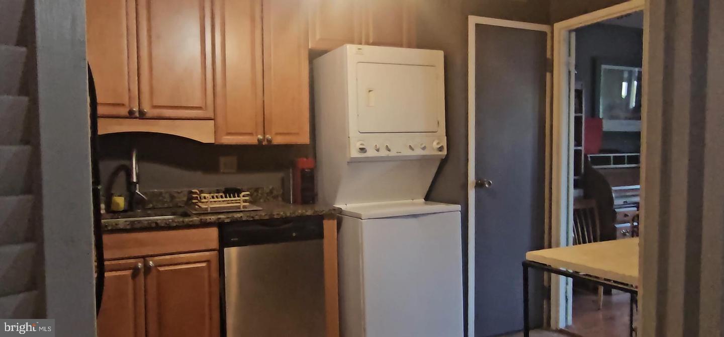 250 S REYNOLDS ST #206, ALEXANDRIA, Virginia 22304, 1 Bedroom Bedrooms, 6 Rooms Rooms,1 BathroomBathrooms,Residential,For sale,250 S REYNOLDS ST #206,VAAX2049192 MLS # VAAX2049192