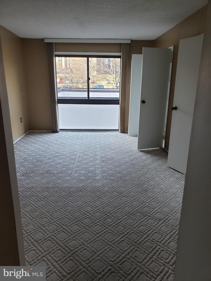 250 S REYNOLDS ST #206, ALEXANDRIA, Virginia 22304, 1 Bedroom Bedrooms, 6 Rooms Rooms,1 BathroomBathrooms,Residential,For sale,250 S REYNOLDS ST #206,VAAX2049192 MLS # VAAX2049192
