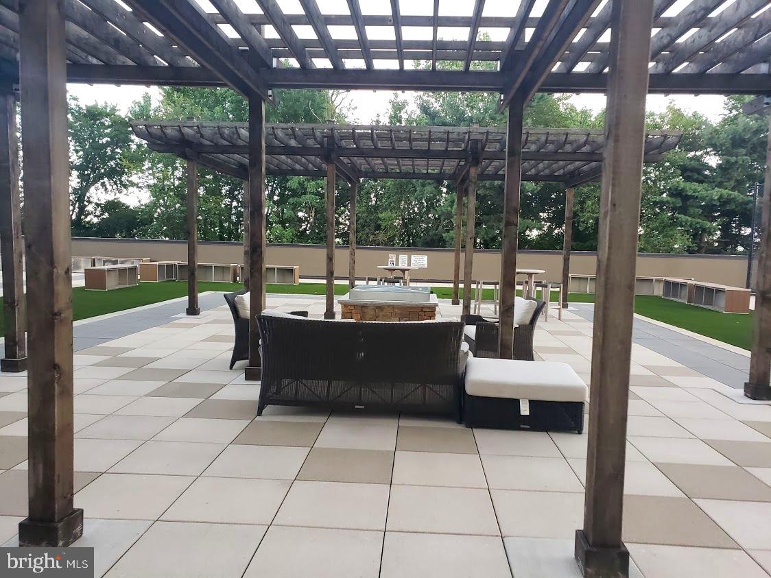 250 S REYNOLDS ST #206, ALEXANDRIA, Virginia 22304, 1 Bedroom Bedrooms, 6 Rooms Rooms,1 BathroomBathrooms,Residential,For sale,250 S REYNOLDS ST #206,VAAX2049192 MLS # VAAX2049192