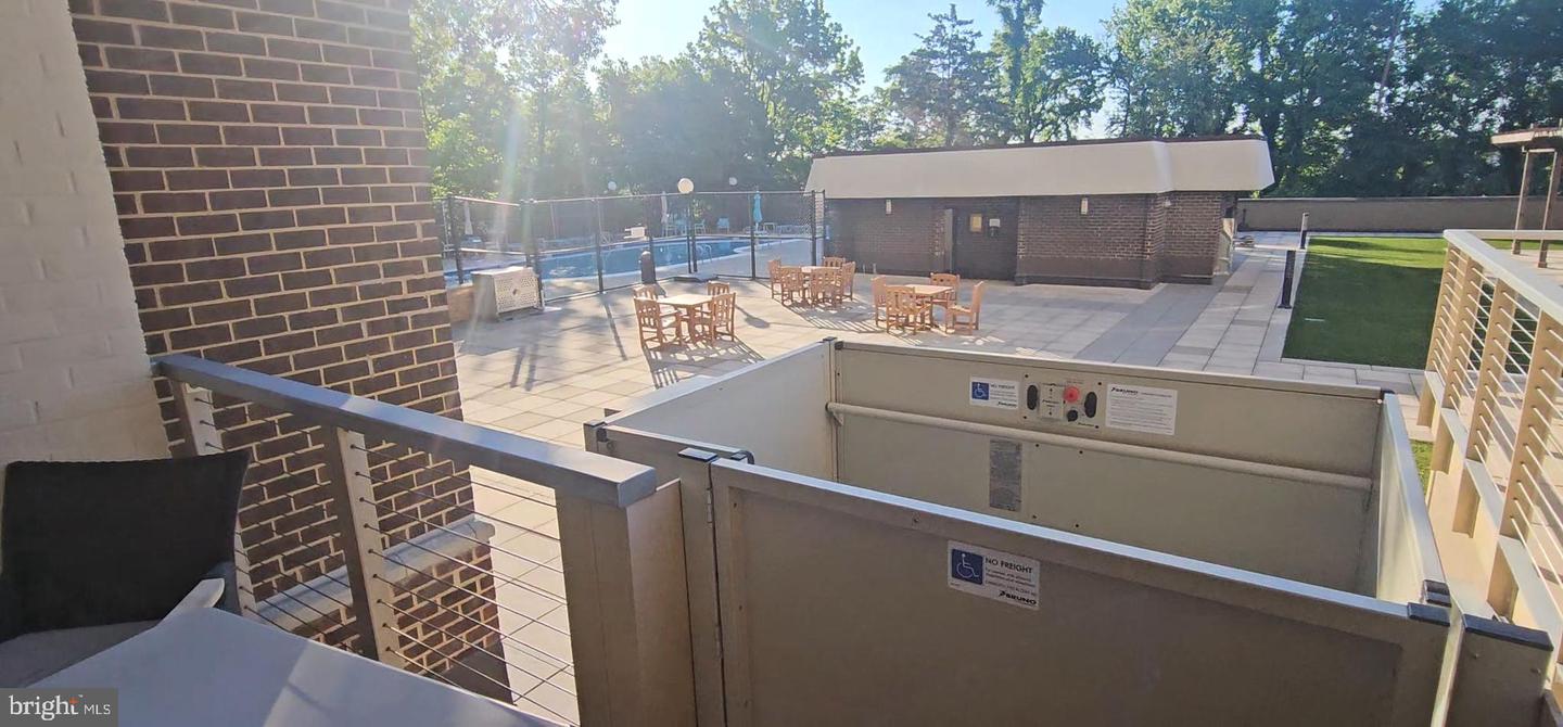 250 S REYNOLDS ST #206, ALEXANDRIA, Virginia 22304, 1 Bedroom Bedrooms, 6 Rooms Rooms,1 BathroomBathrooms,Residential,For sale,250 S REYNOLDS ST #206,VAAX2049192 MLS # VAAX2049192