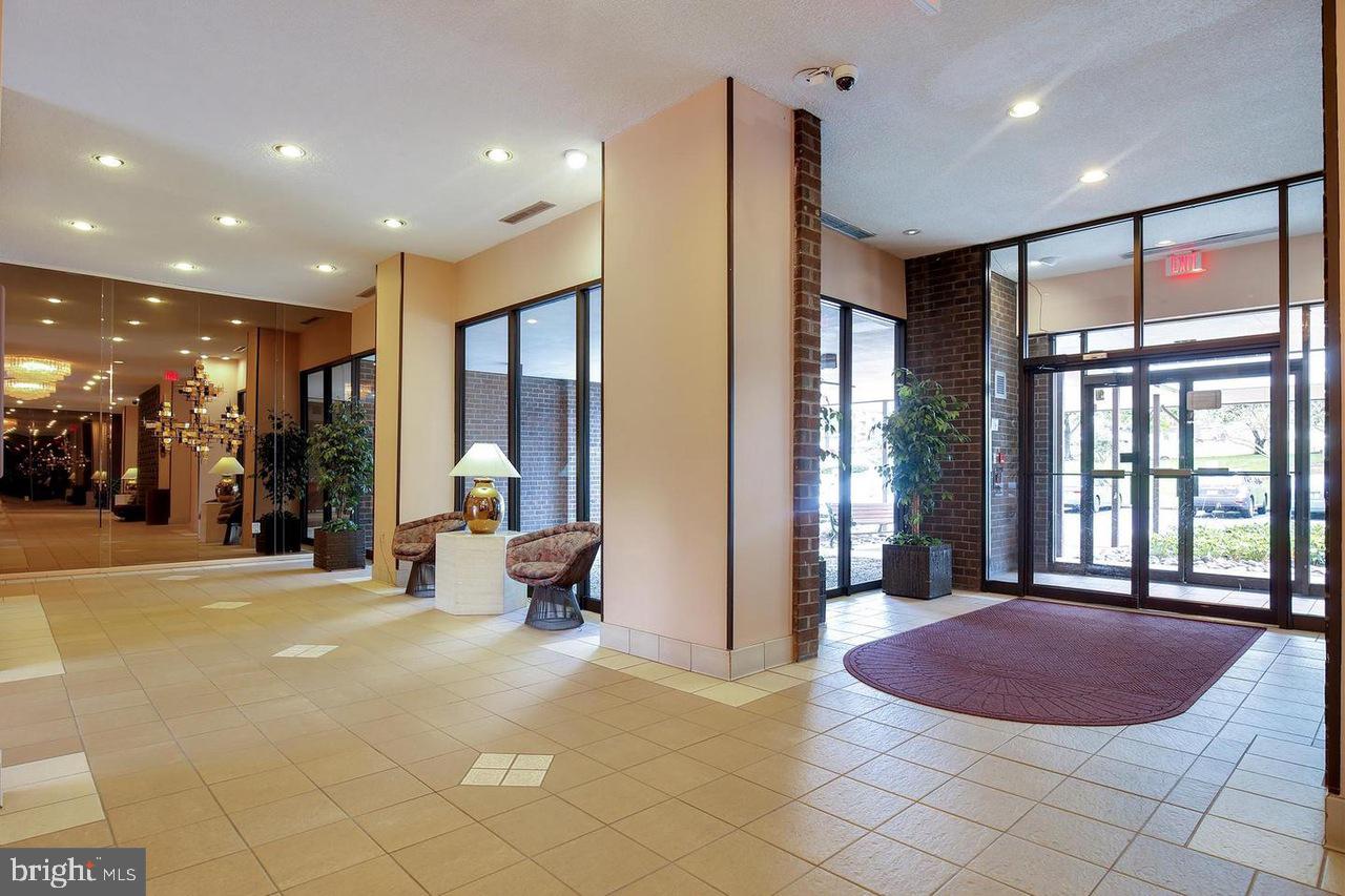 250 S REYNOLDS ST #206, ALEXANDRIA, Virginia 22304, 1 Bedroom Bedrooms, 6 Rooms Rooms,1 BathroomBathrooms,Residential,For sale,250 S REYNOLDS ST #206,VAAX2049192 MLS # VAAX2049192