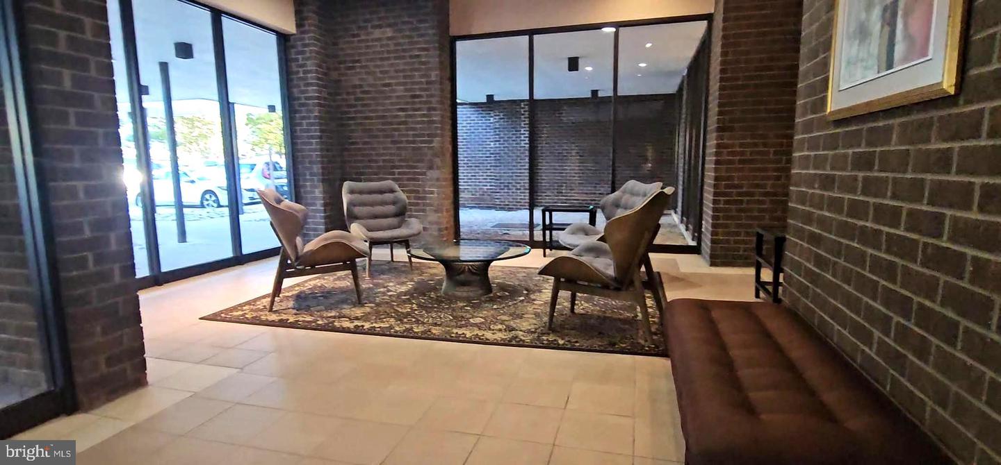 250 S REYNOLDS ST #206, ALEXANDRIA, Virginia 22304, 1 Bedroom Bedrooms, 6 Rooms Rooms,1 BathroomBathrooms,Residential,For sale,250 S REYNOLDS ST #206,VAAX2049192 MLS # VAAX2049192