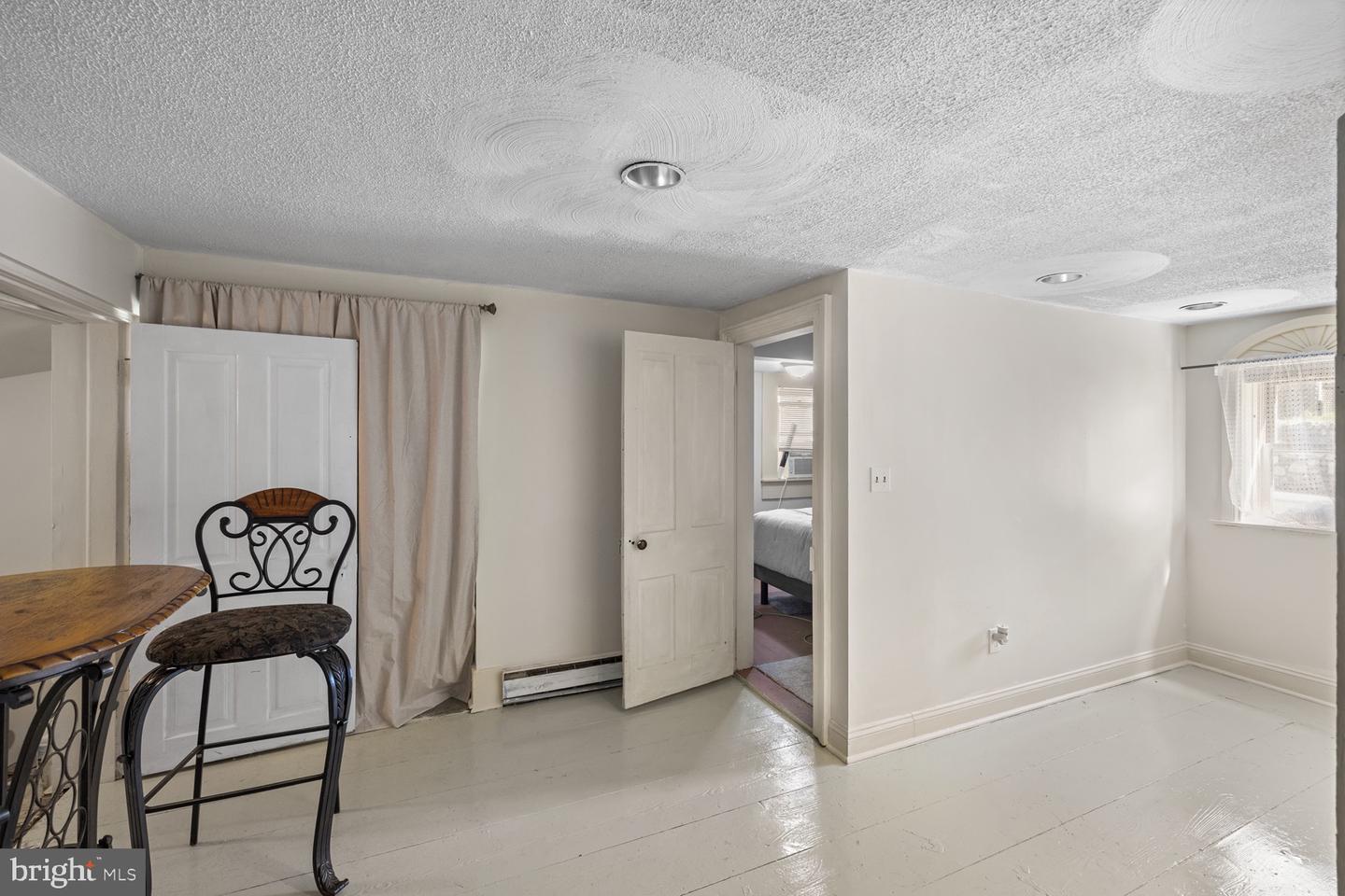 3323 S MAIN ST, TOMS BROOK, Virginia 22660, 3 Bedrooms Bedrooms, 4 Rooms Rooms,1 BathroomBathrooms,Residential,For sale,3323 S MAIN ST,VASH2012408 MLS # VASH2012408