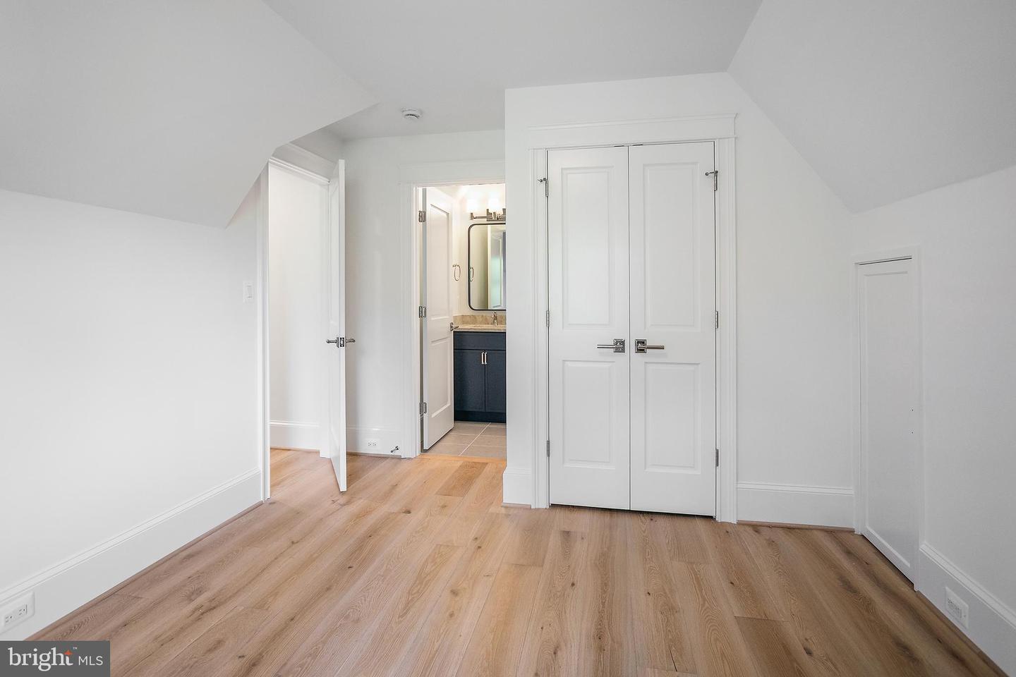 502 N JACKSON ST, ARLINGTON, Virginia 22201, 7 Bedrooms Bedrooms, 20 Rooms Rooms,7 BathroomsBathrooms,Residential,For sale,502 N JACKSON ST,VAAR2063292 MLS # VAAR2063292