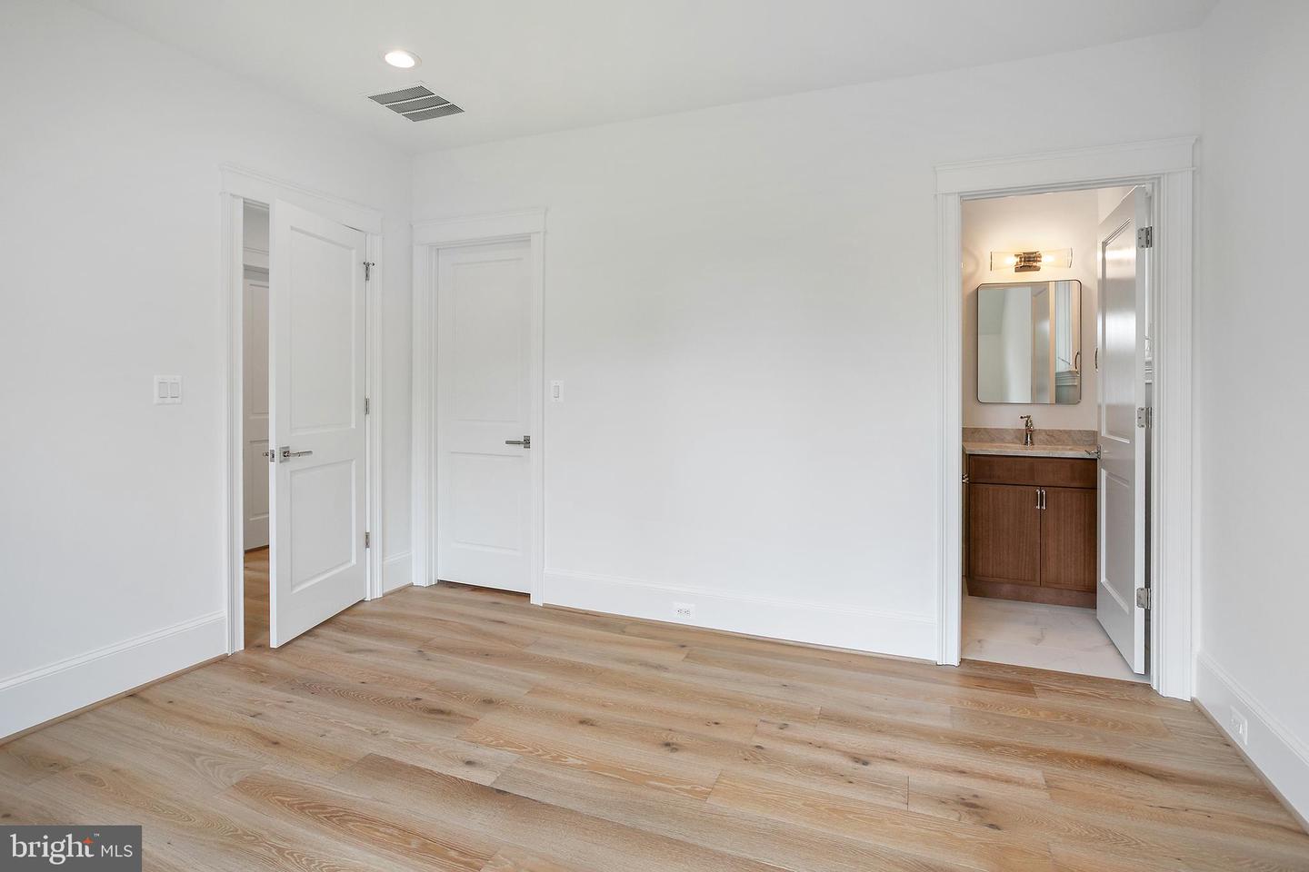 502 N JACKSON ST, ARLINGTON, Virginia 22201, 7 Bedrooms Bedrooms, 20 Rooms Rooms,7 BathroomsBathrooms,Residential,For sale,502 N JACKSON ST,VAAR2063292 MLS # VAAR2063292
