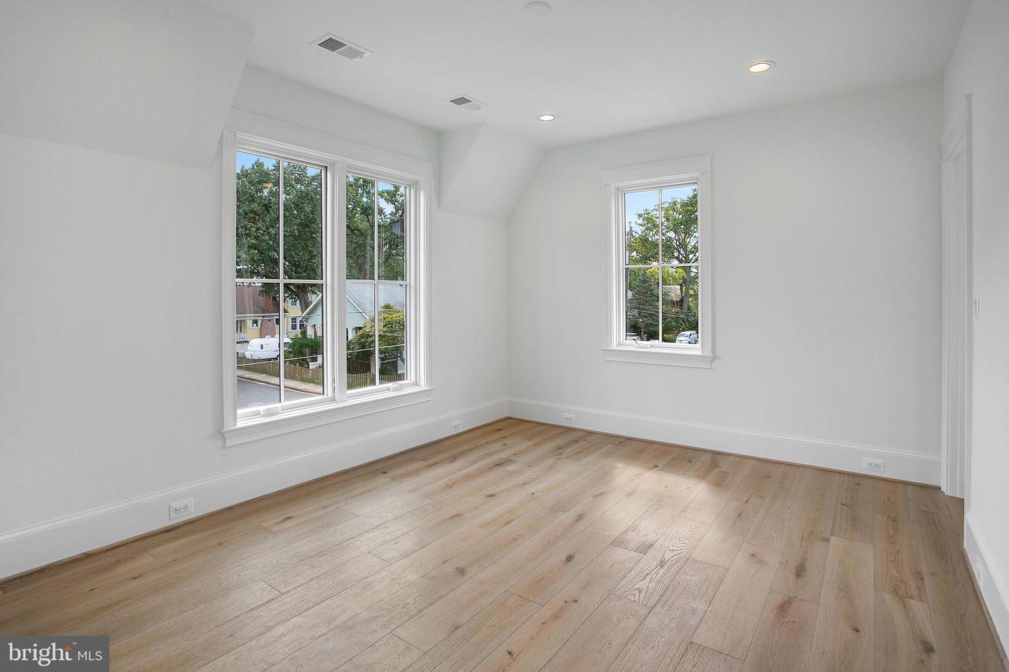 502 N JACKSON ST, ARLINGTON, Virginia 22201, 7 Bedrooms Bedrooms, 20 Rooms Rooms,7 BathroomsBathrooms,Residential,For sale,502 N JACKSON ST,VAAR2063292 MLS # VAAR2063292