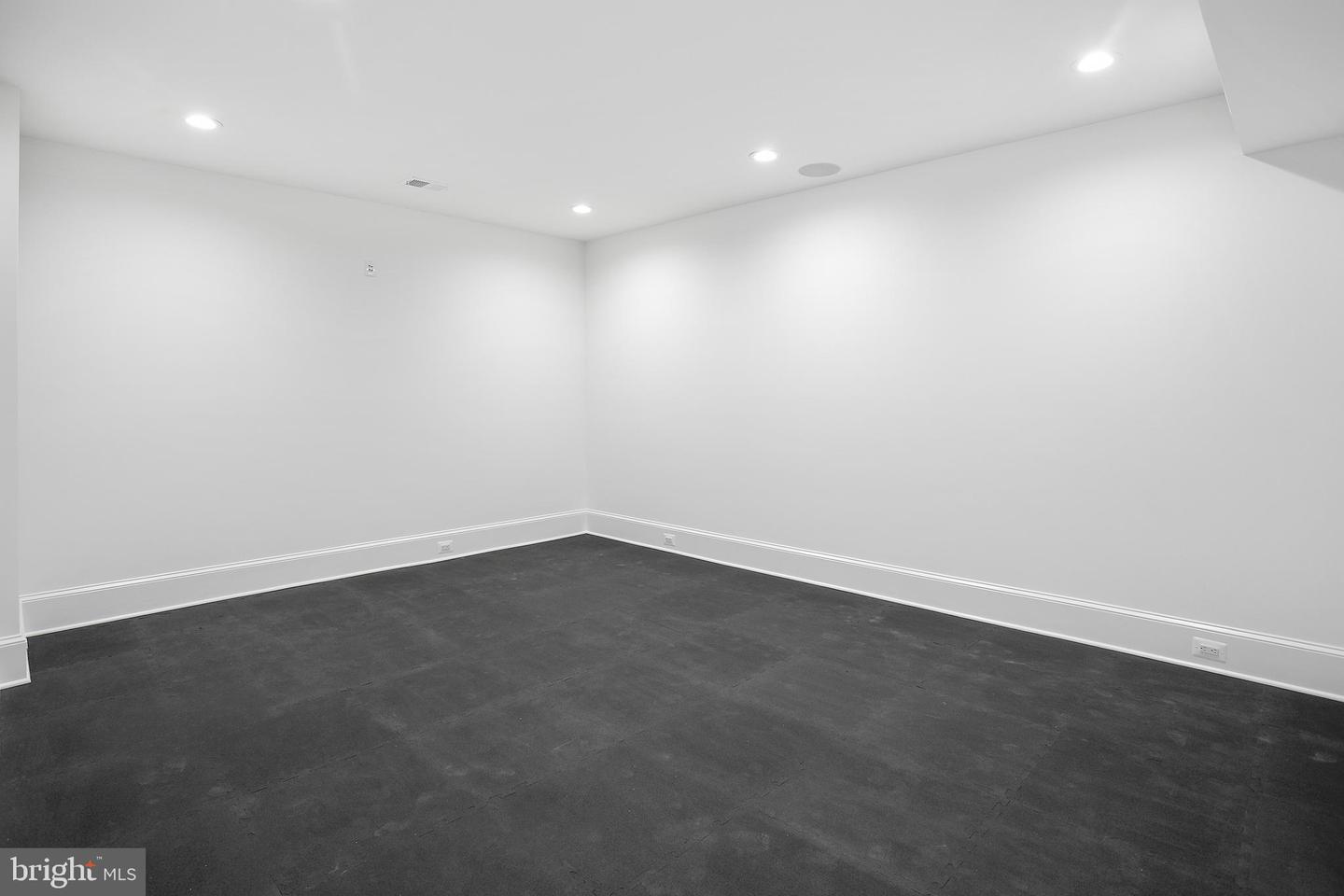 502 N JACKSON ST, ARLINGTON, Virginia 22201, 7 Bedrooms Bedrooms, 20 Rooms Rooms,7 BathroomsBathrooms,Residential,For sale,502 N JACKSON ST,VAAR2063292 MLS # VAAR2063292