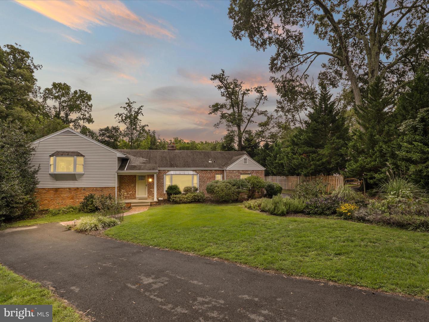 7533 HOLLINDALE, ALEXANDRIA, Virginia 22306, 4 Bedrooms Bedrooms, 7 Rooms Rooms,2 BathroomsBathrooms,Residential,For sale,7533 HOLLINDALE,VAFX2265580 MLS # VAFX2265580